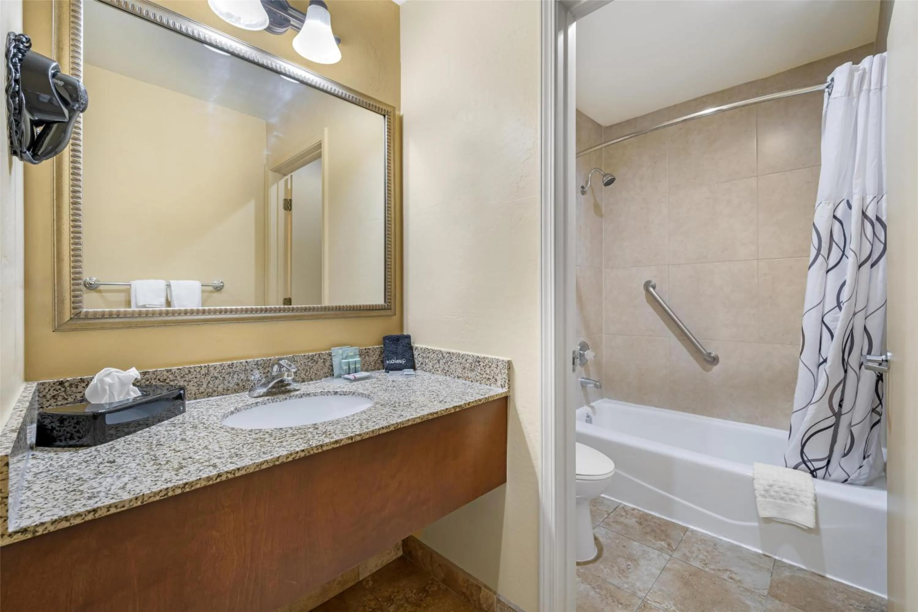 Bathroom in Best Western Cottonwood Inn