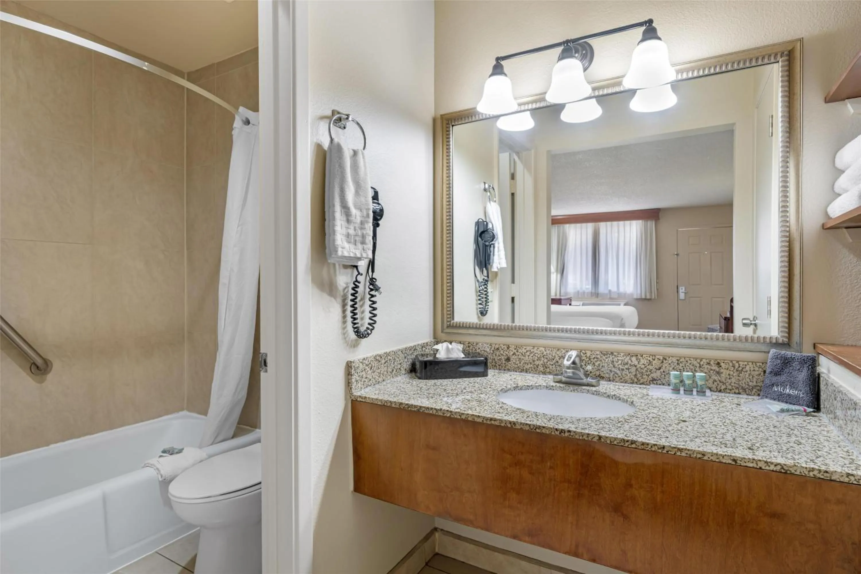 Bathroom in Best Western Cottonwood Inn