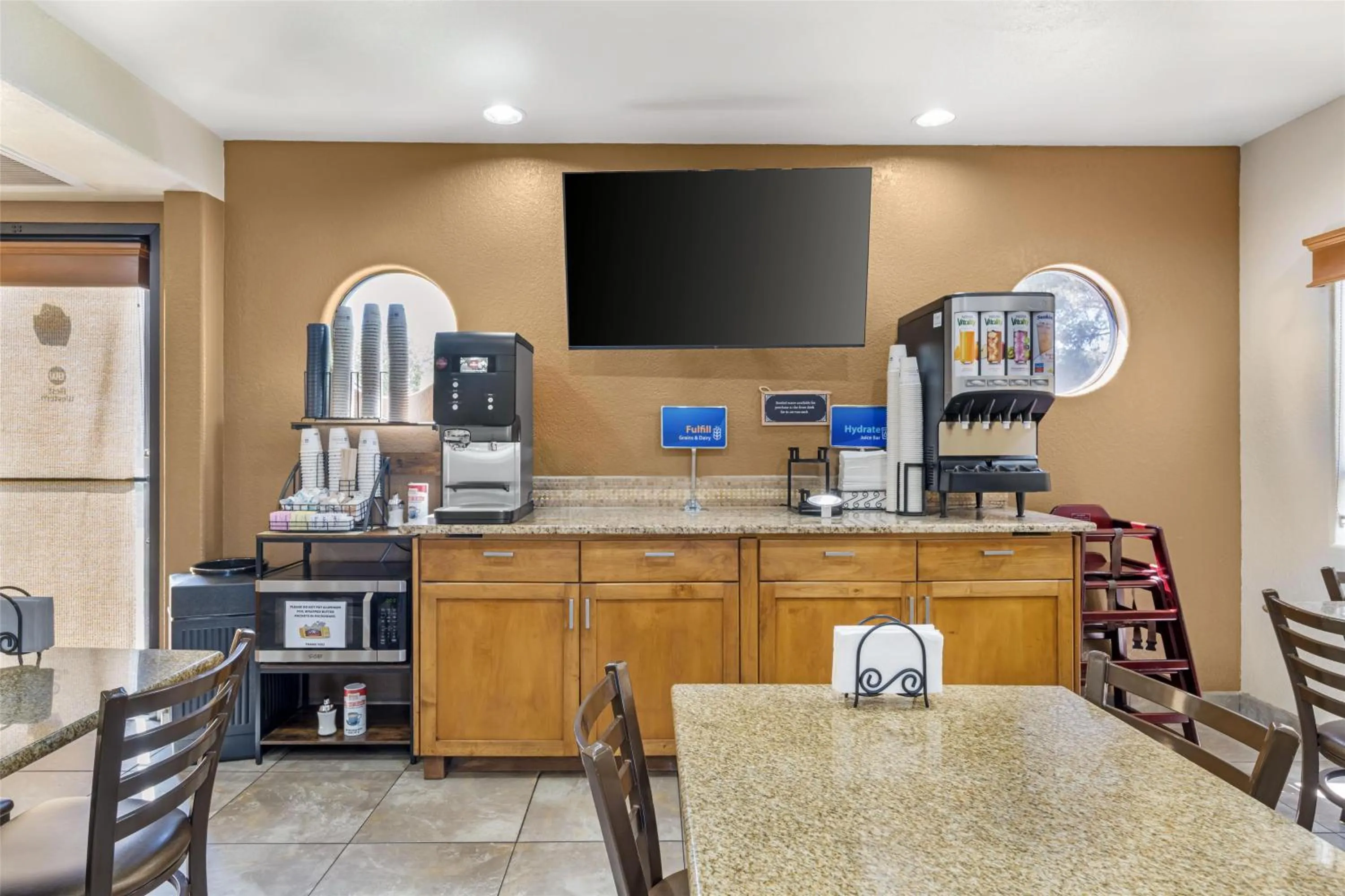 Breakfast in Best Western Cottonwood Inn