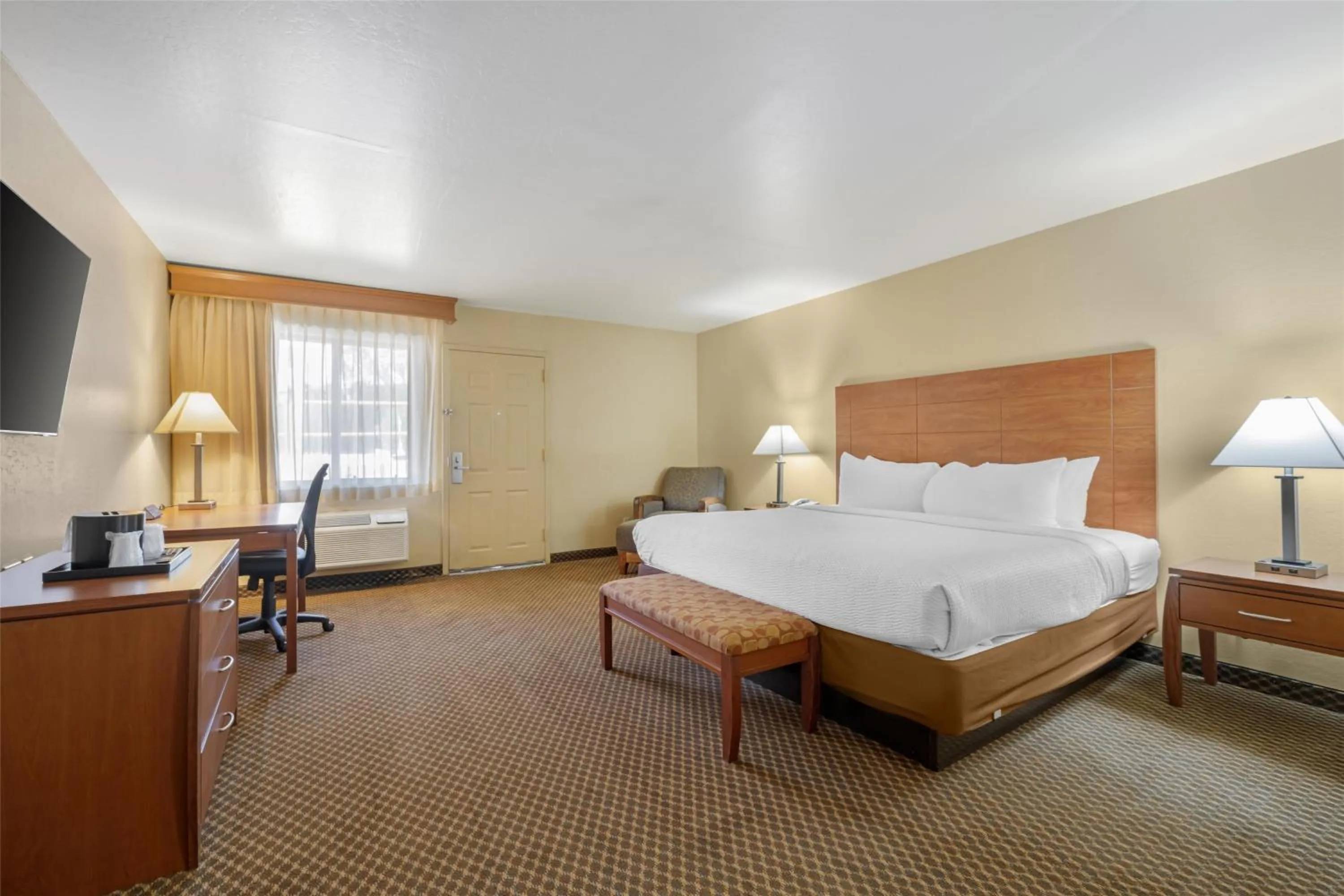 Photo of the whole room, Bed in Best Western Cottonwood Inn
