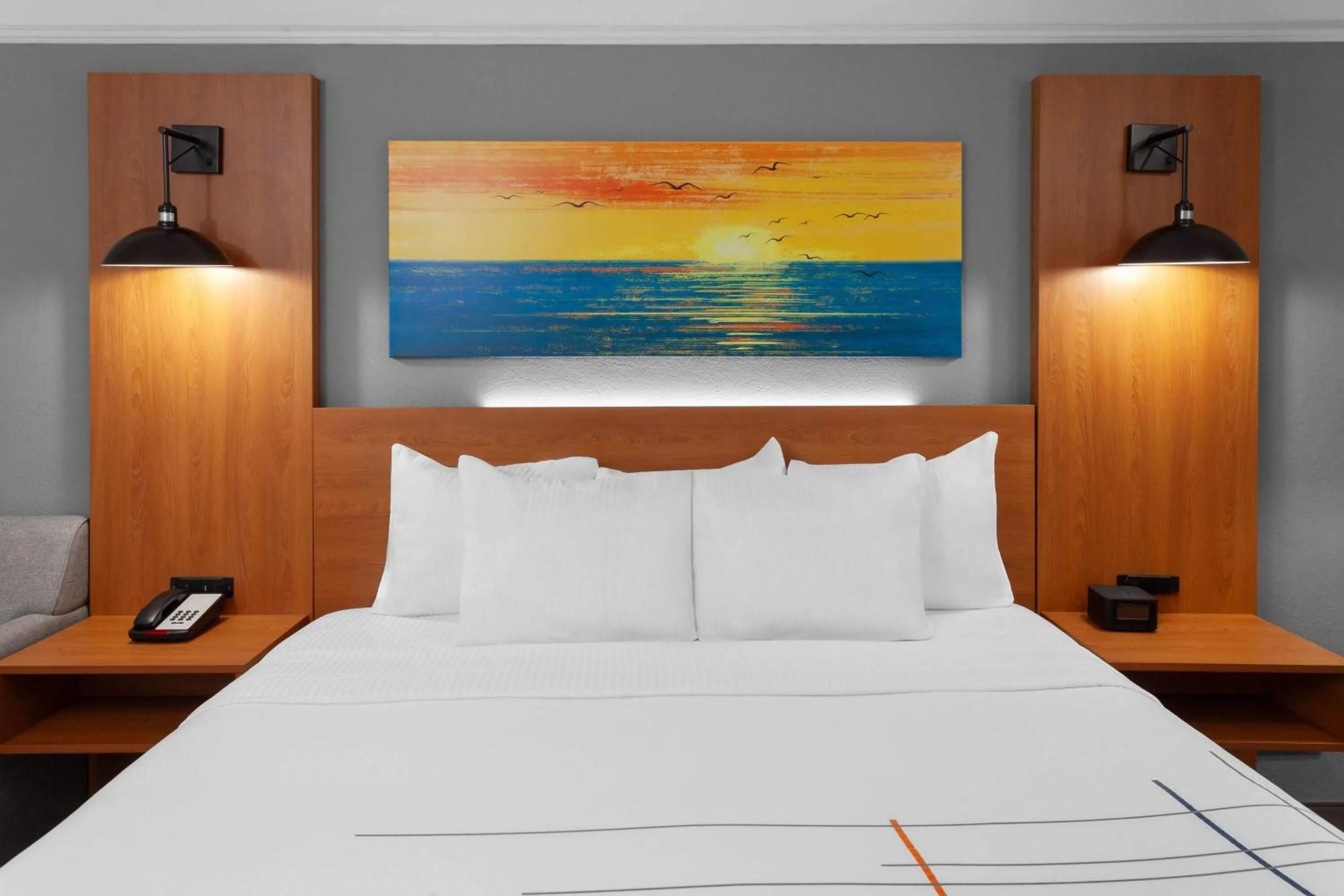 Photo of the whole room, Bed in La Quinta Inn by Wyndham Champaign