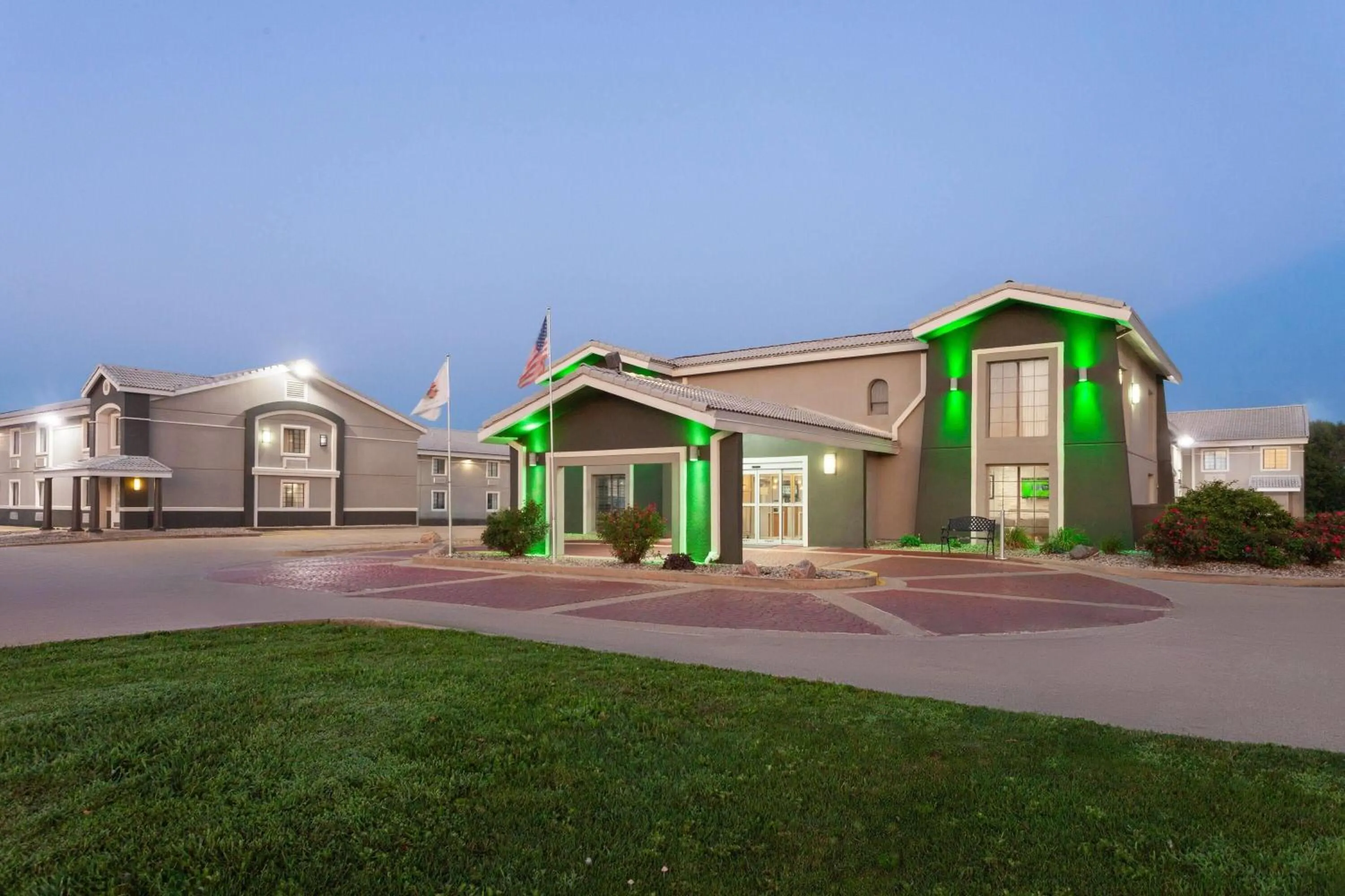 Property building in La Quinta Inn by Wyndham Champaign