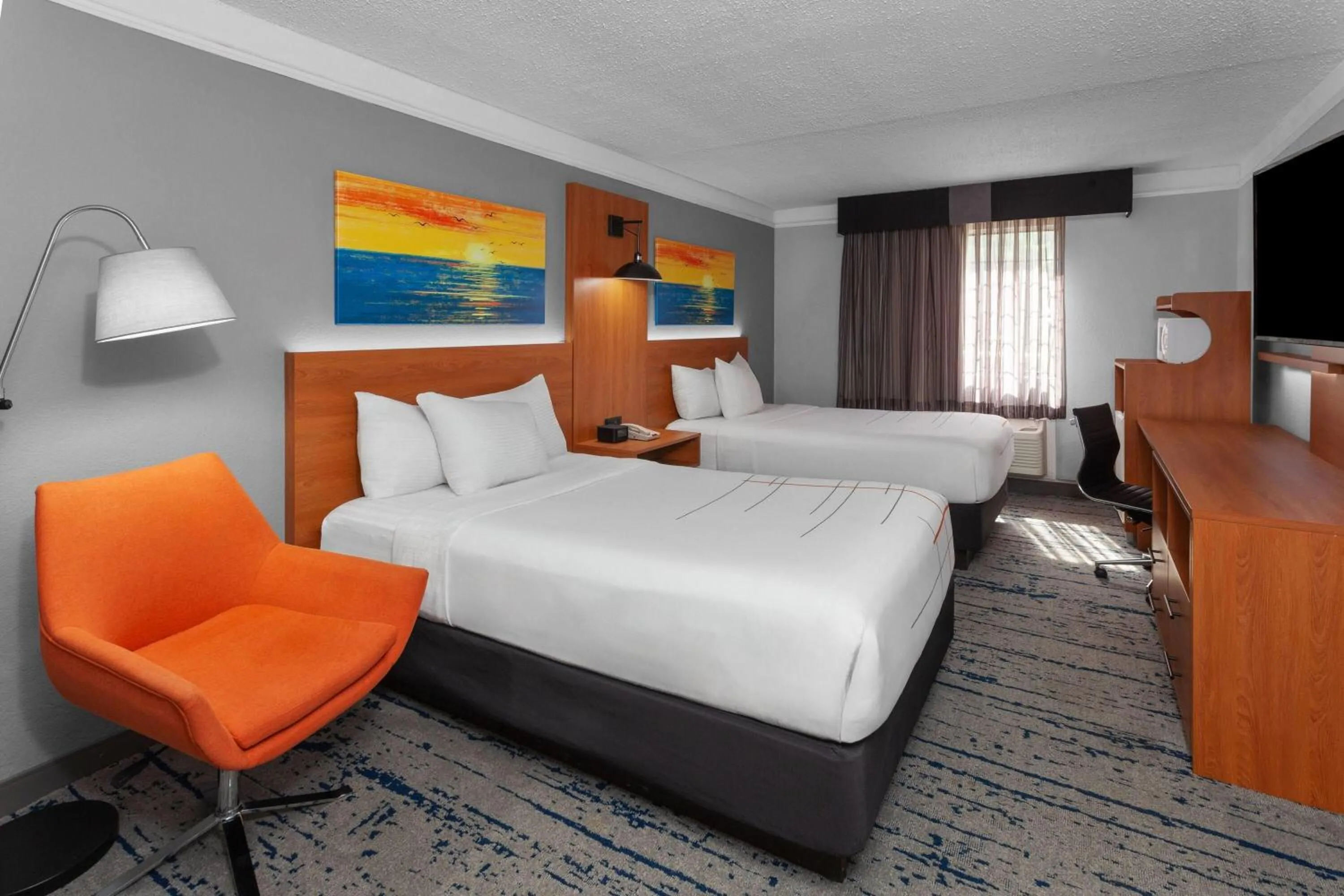 Photo of the whole room, Bed in La Quinta Inn by Wyndham Champaign