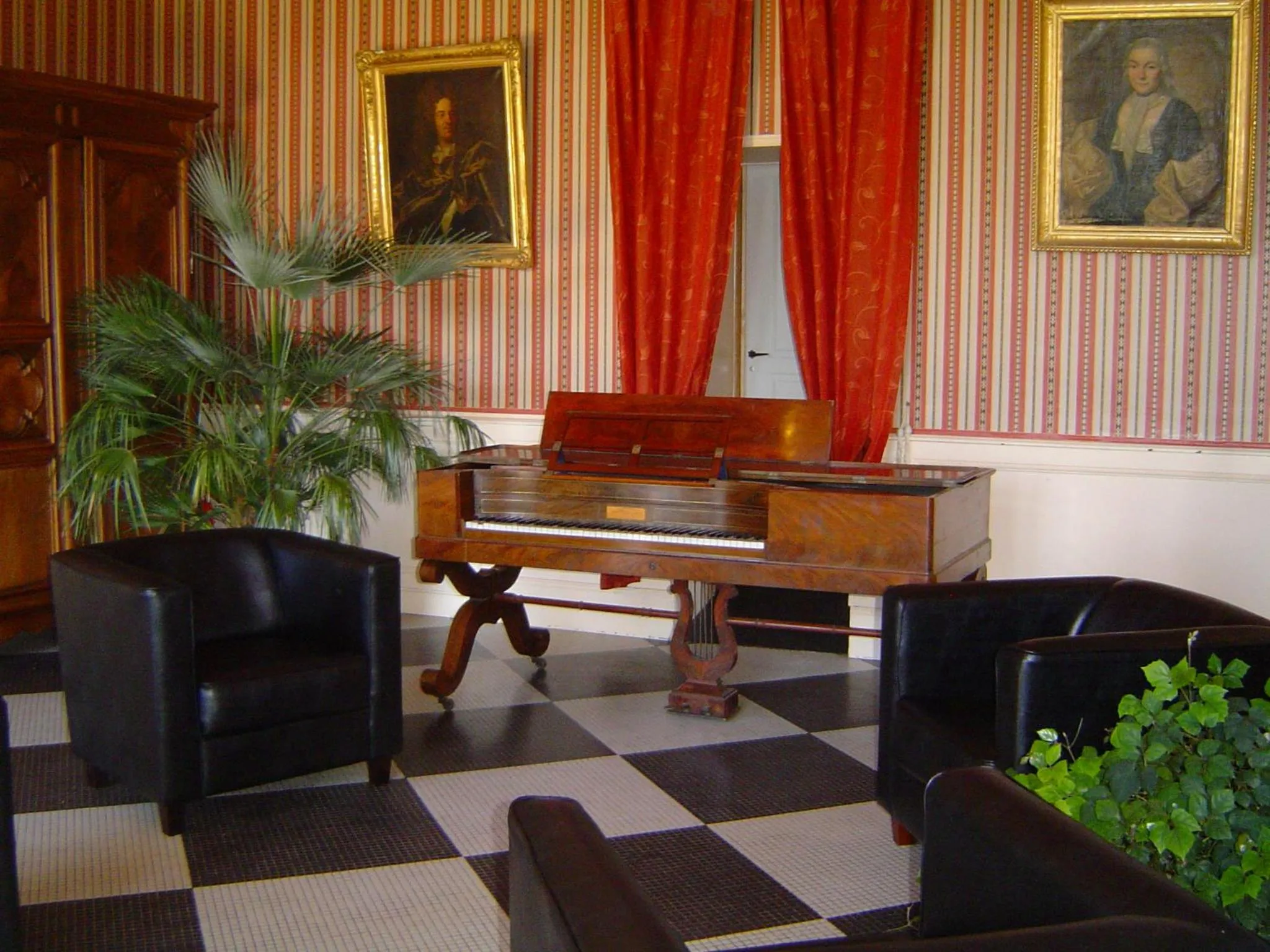 Communal lounge/ TV room in Chateau de Vaugrignon - Beer Spa