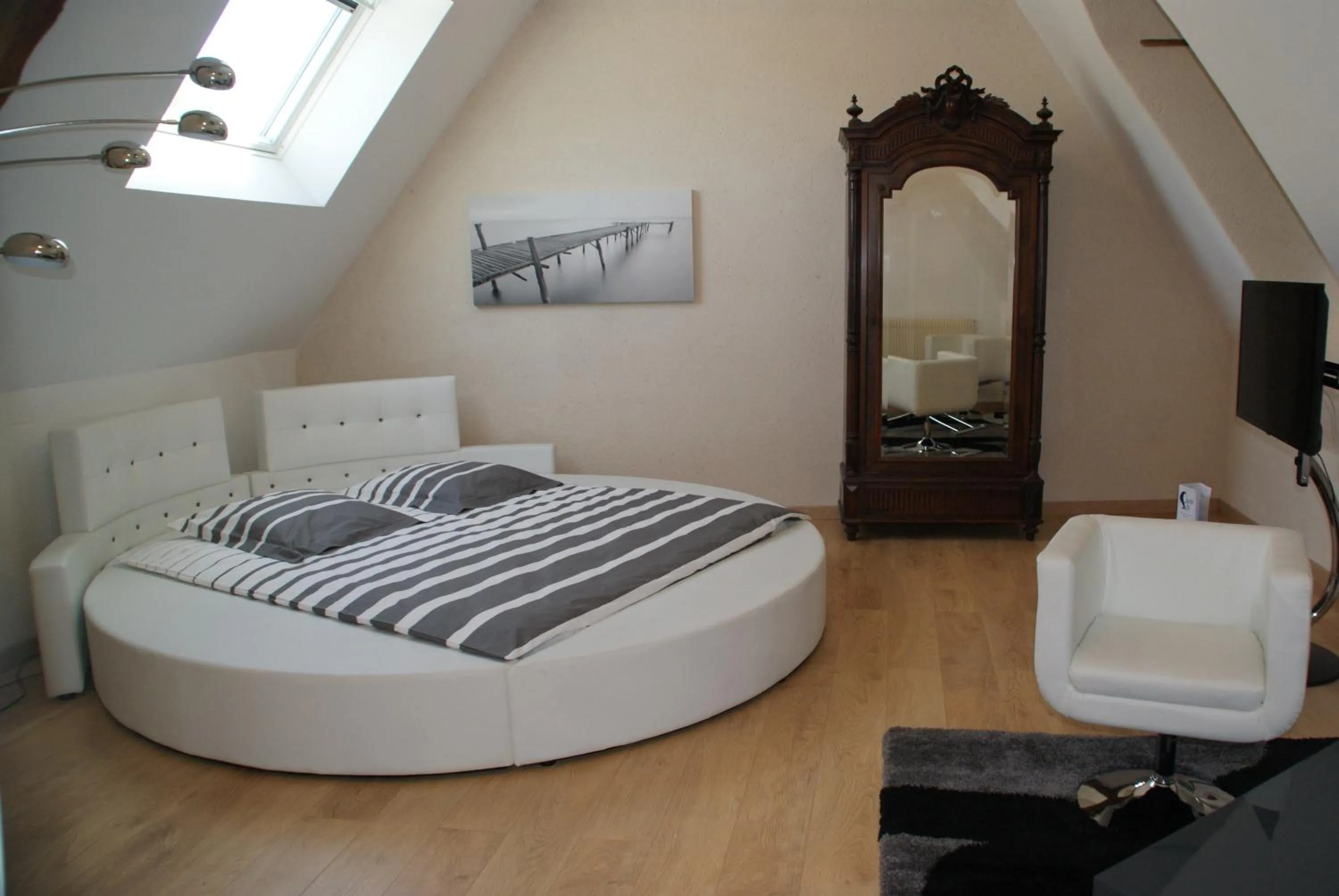 Bed in Chateau de Vaugrignon - Beer Spa