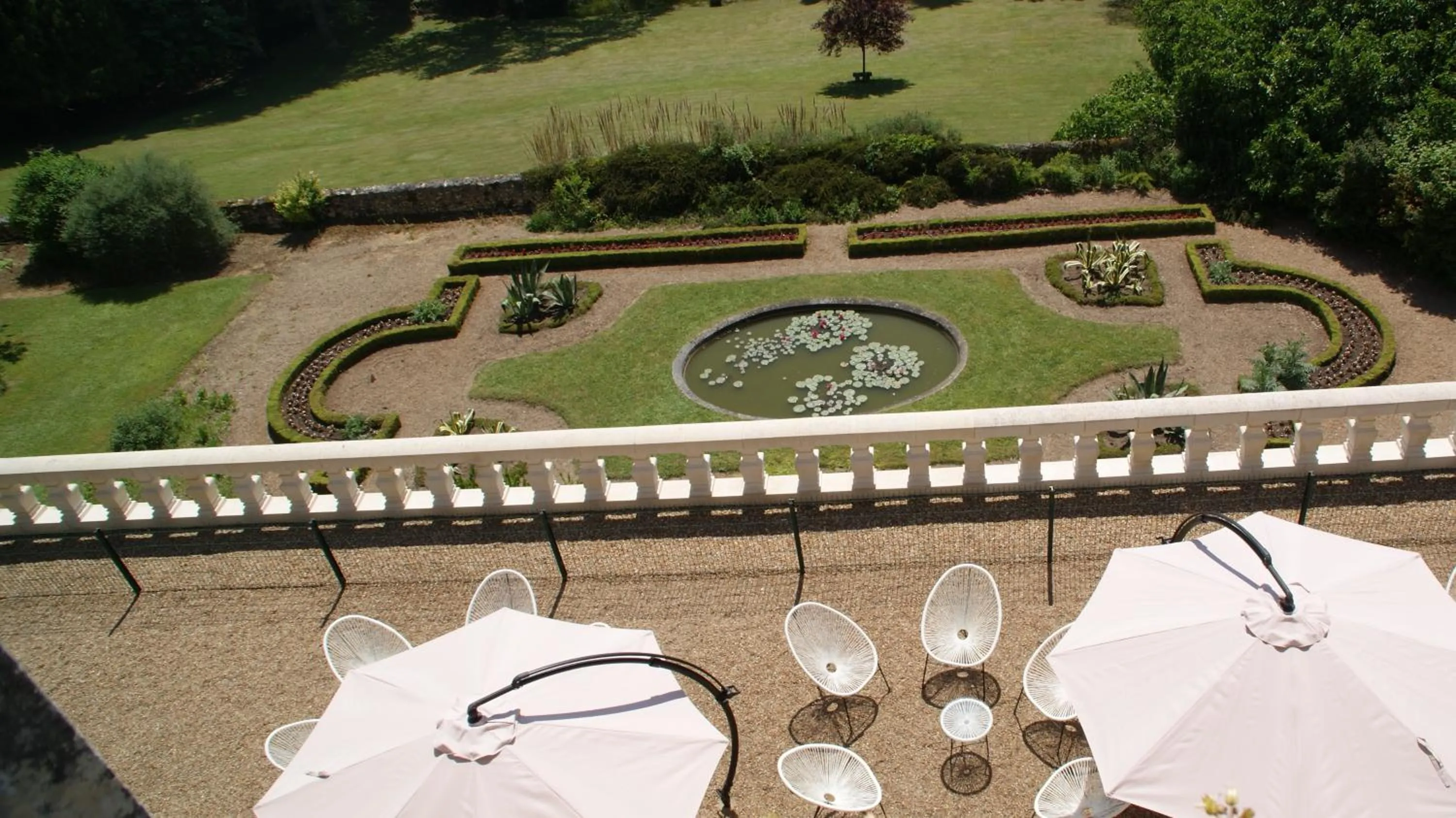 Garden view in Chateau de Vaugrignon - Beer Spa