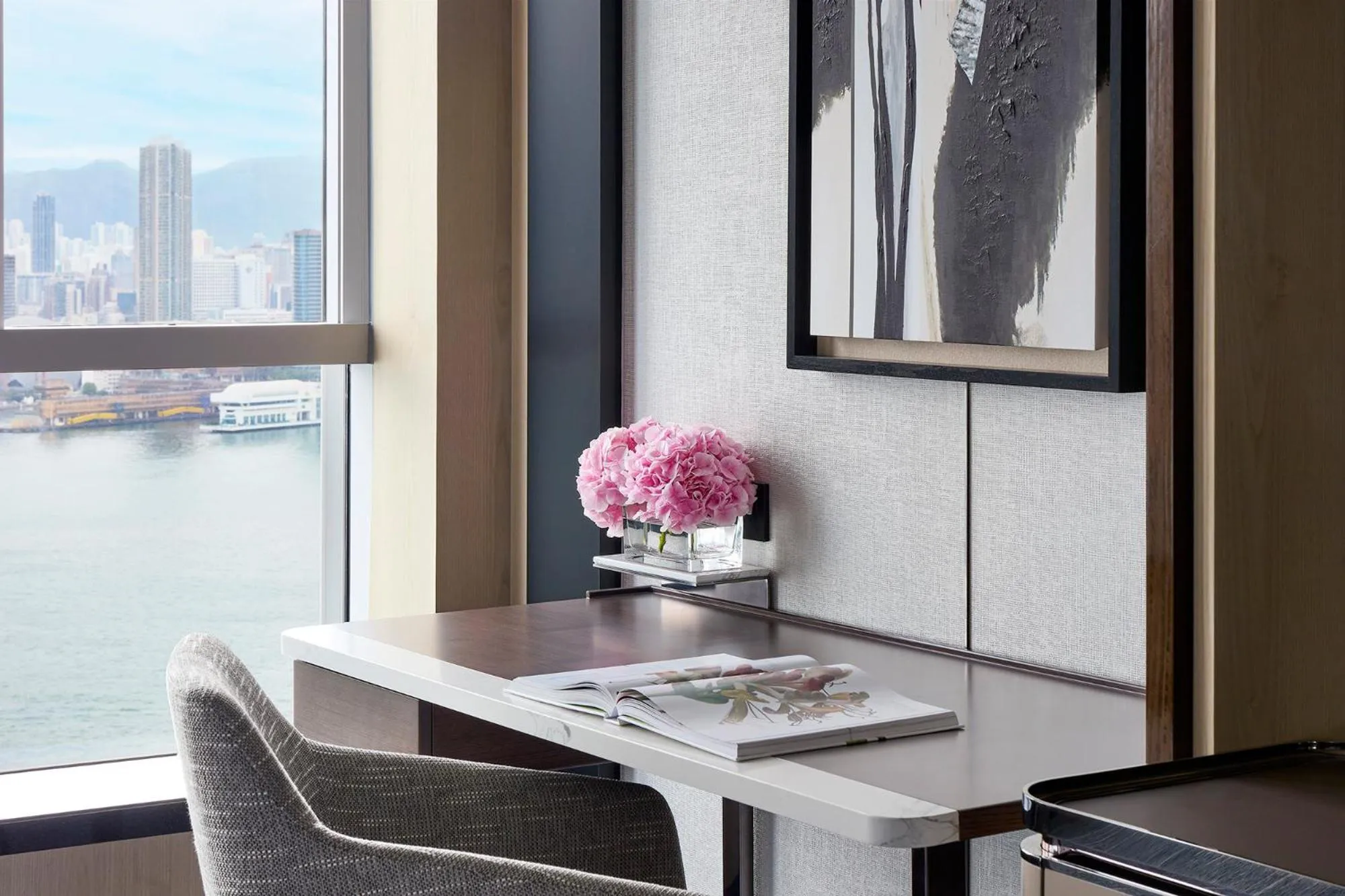 Living room in Four Seasons Hotel Hong Kong