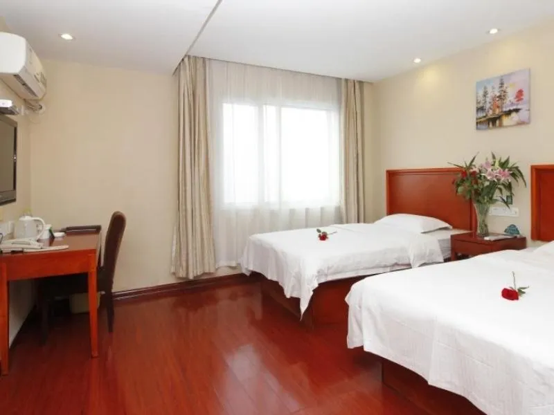 Bed in GreenTree Inn Rizhao West Station Suning Plaza