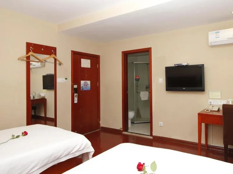 Bed in GreenTree Inn Rizhao West Station Suning Plaza