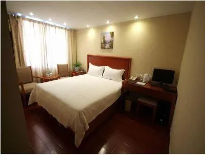 Bed in GreenTree Inn Rizhao West Station Suning Plaza