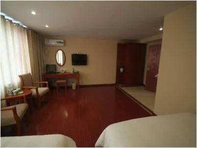 Bed in GreenTree Inn Rizhao West Station Suning Plaza