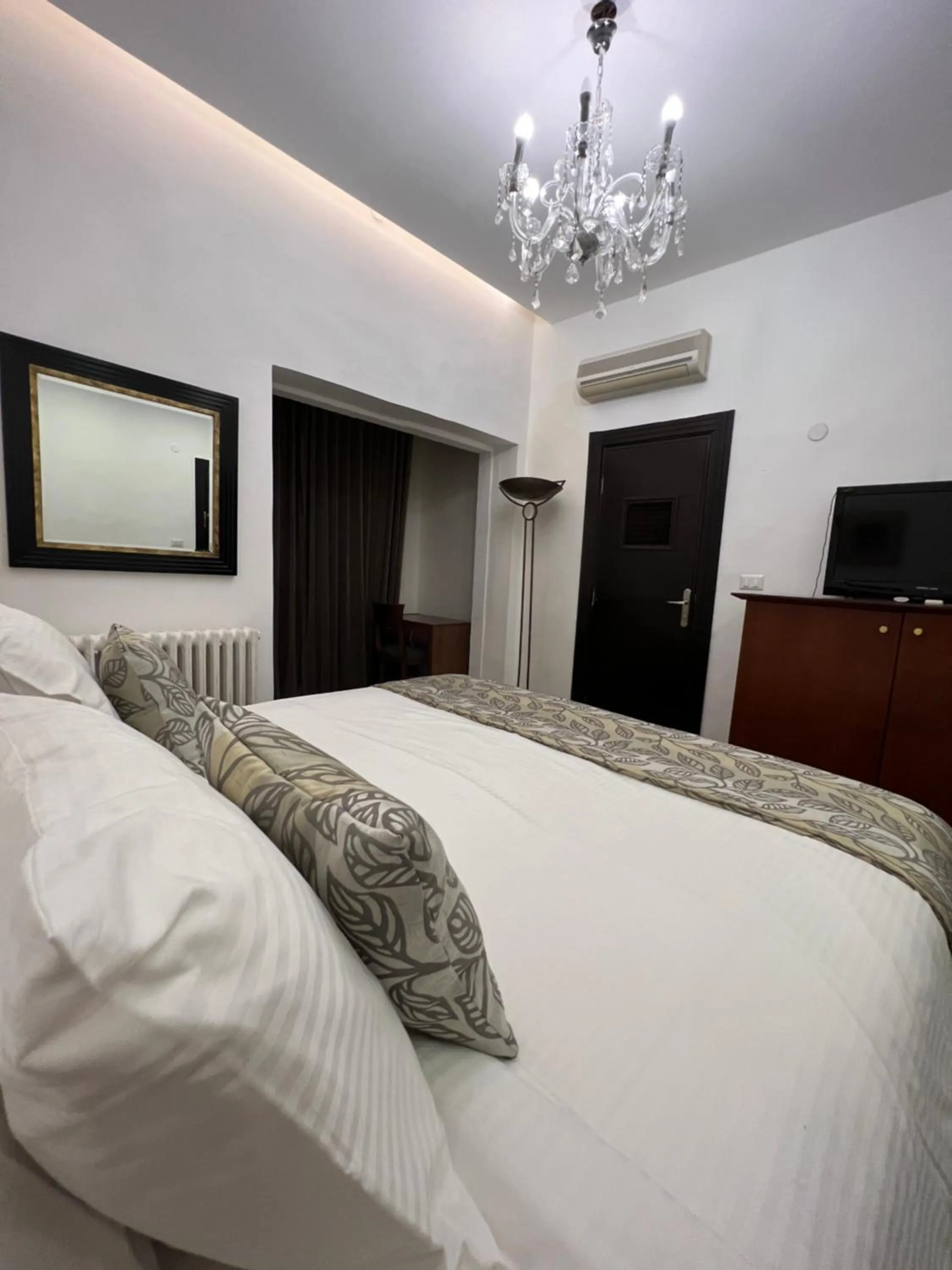 TV and multimedia in Bonita Inn