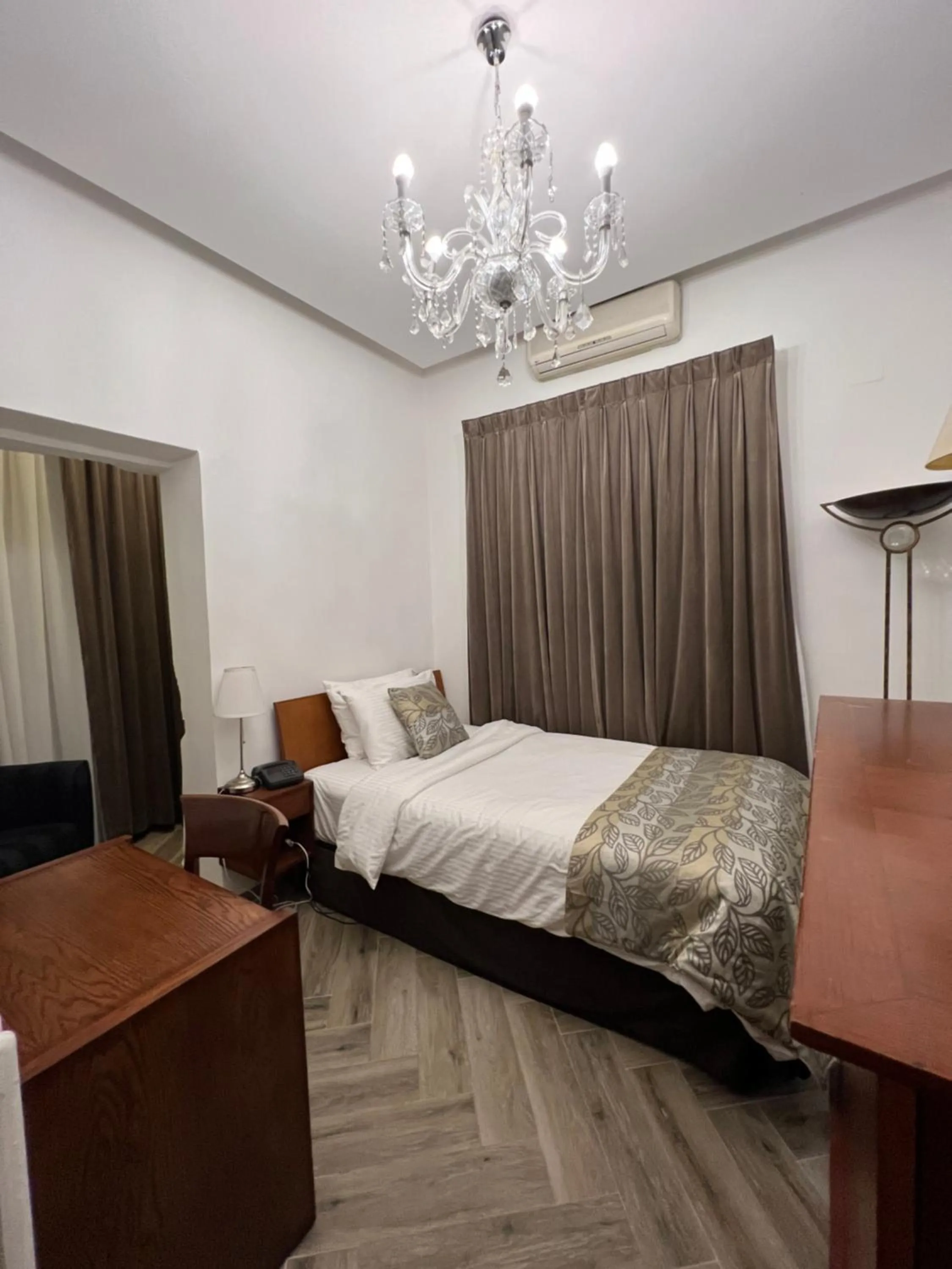 Photo of the whole room in Bonita Inn