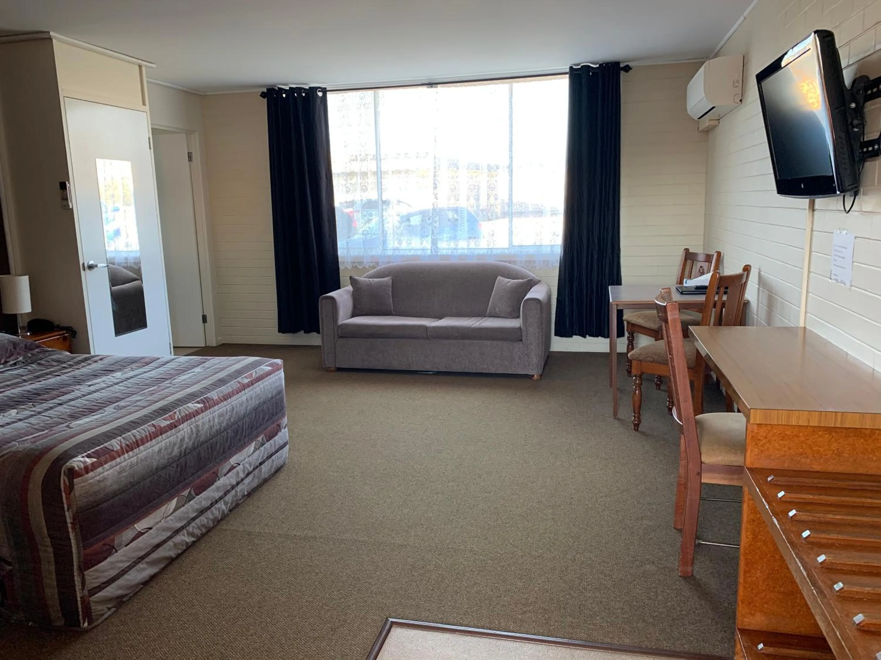 Bed in Wedderburn Goldseeker Motel