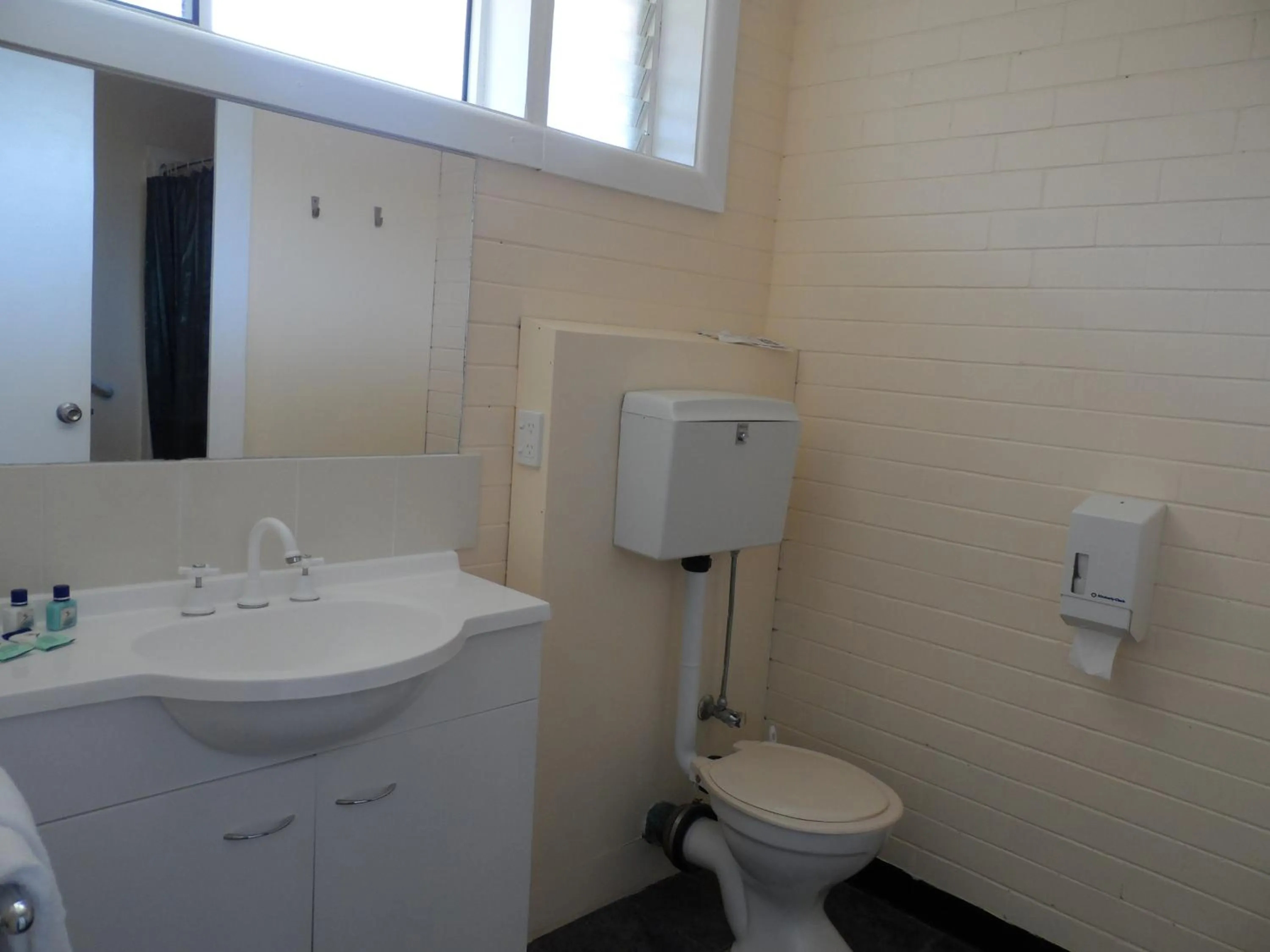 Bathroom in Wedderburn Goldseeker Motel