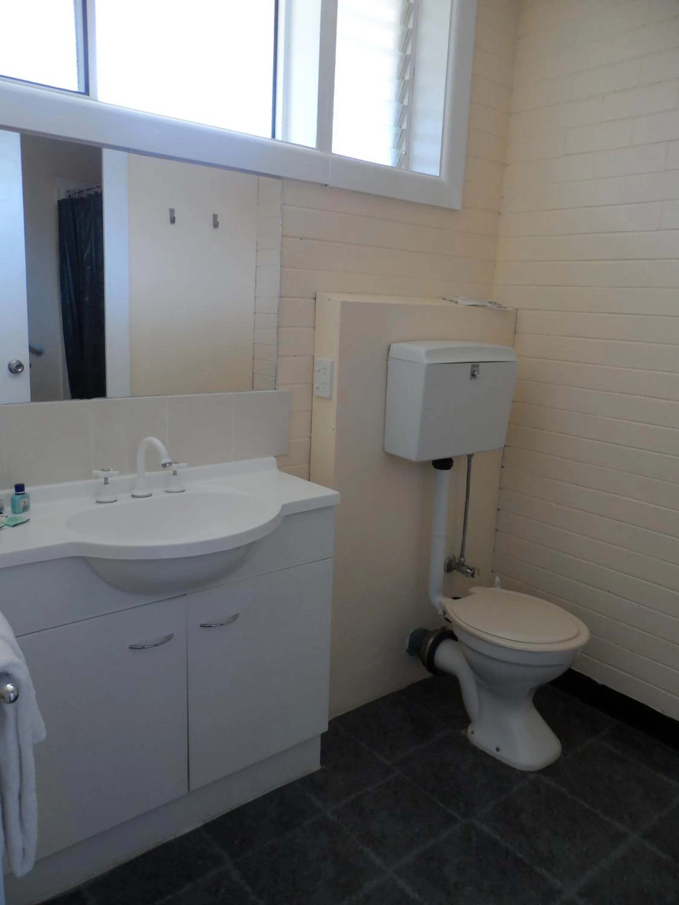 Bathroom in Wedderburn Goldseeker Motel