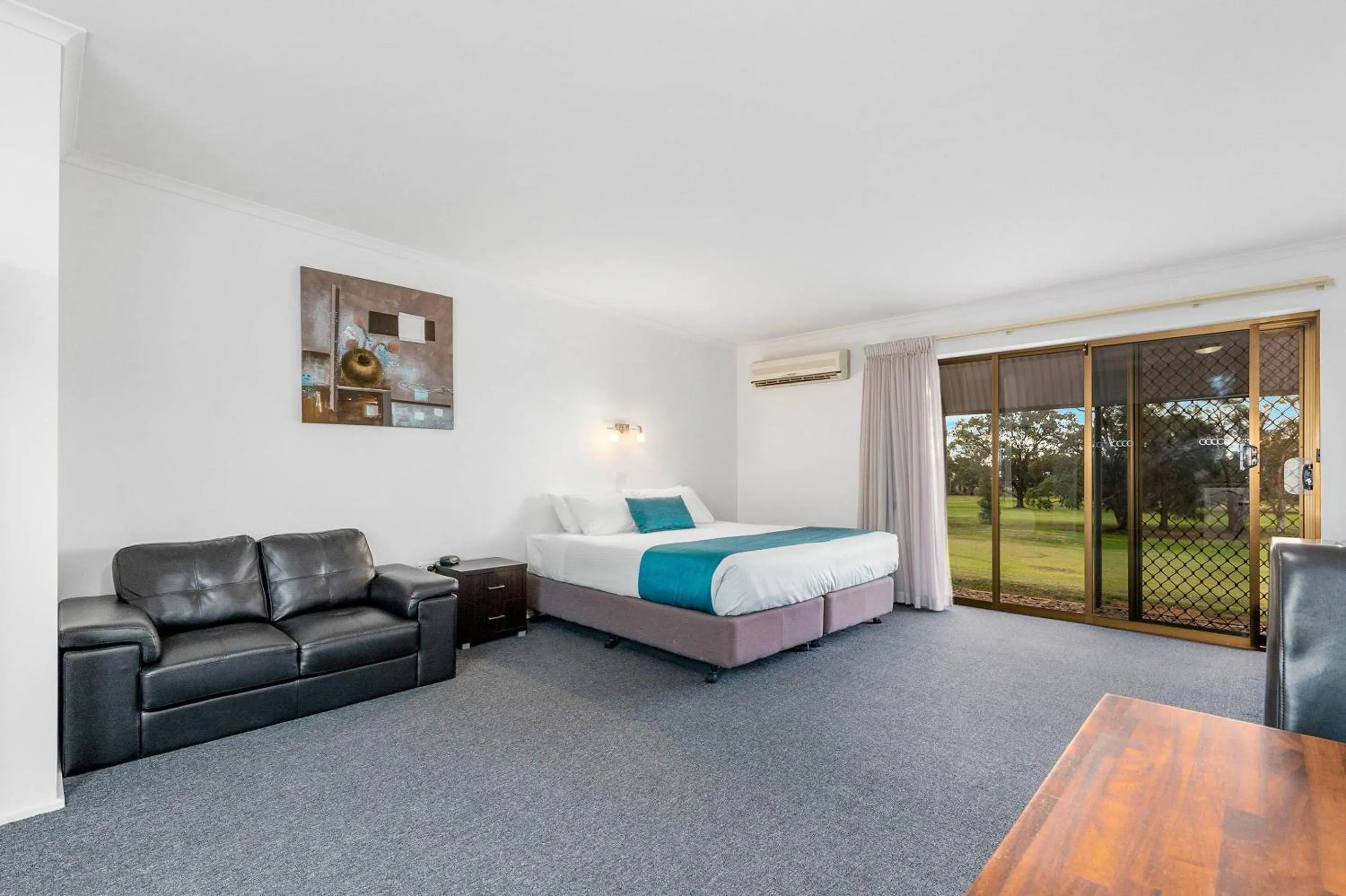 Bedroom, Bed in Comfort Inn & Suites Riverland