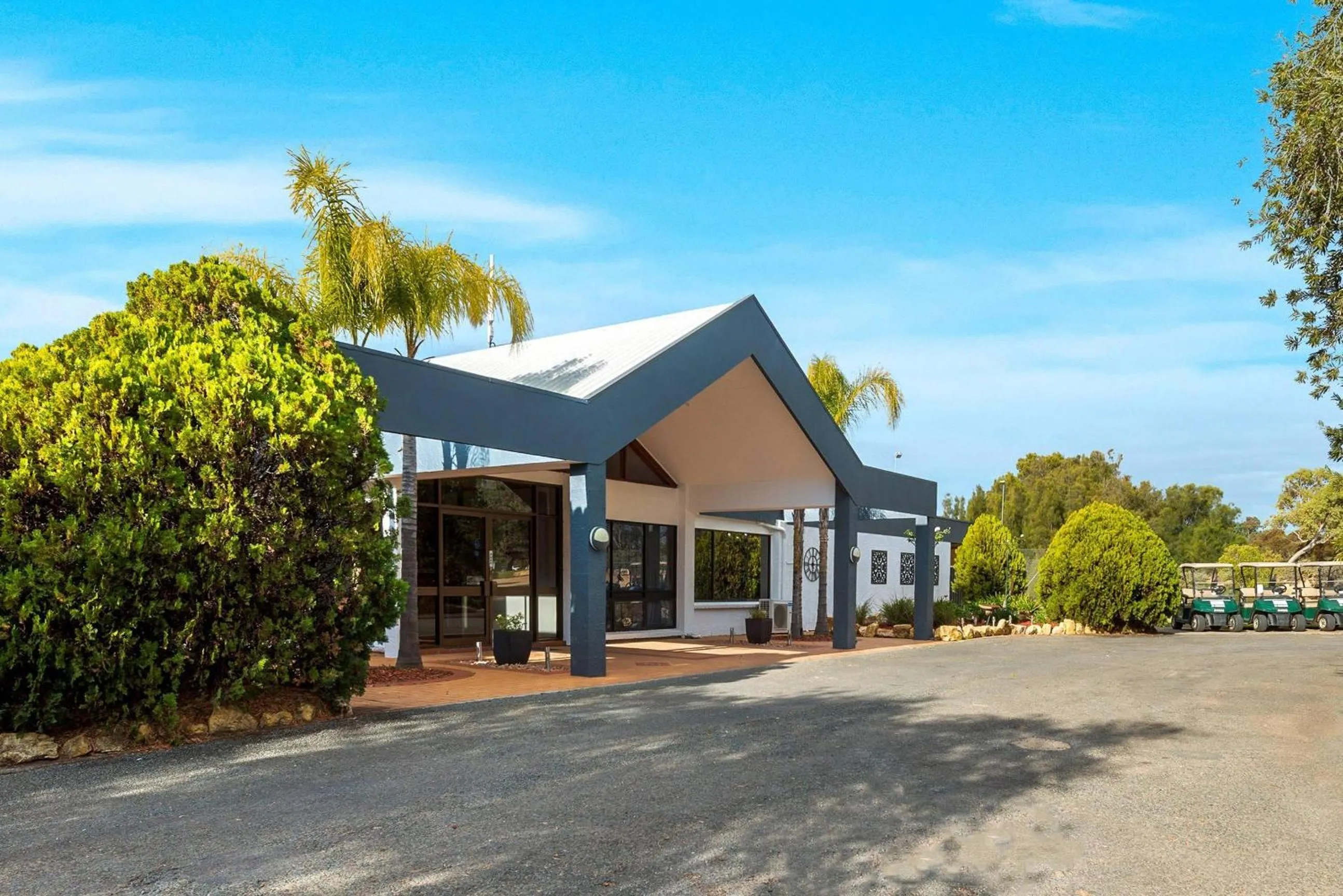 Property building in Comfort Inn & Suites Riverland