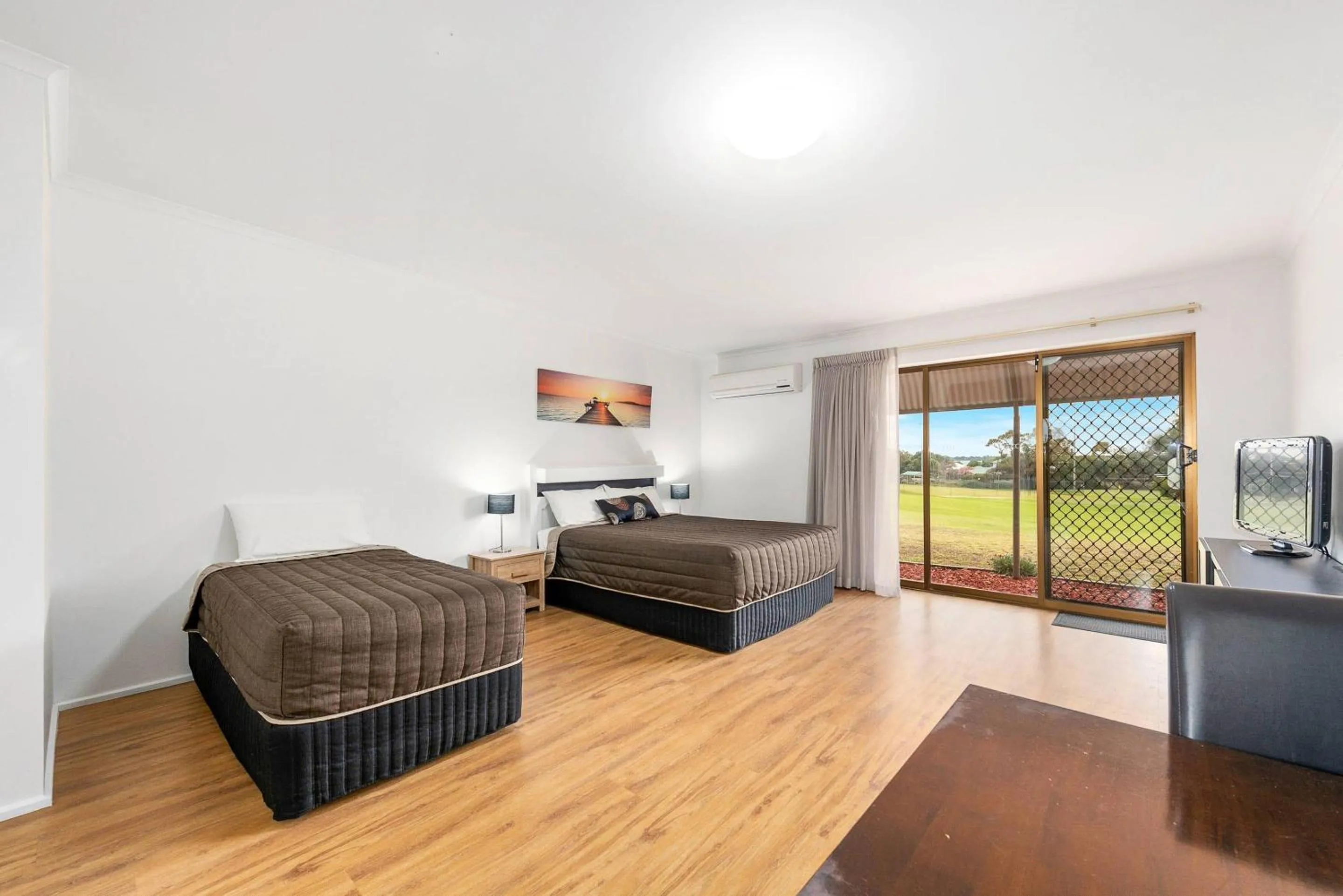 Bedroom, Bed in Comfort Inn & Suites Riverland