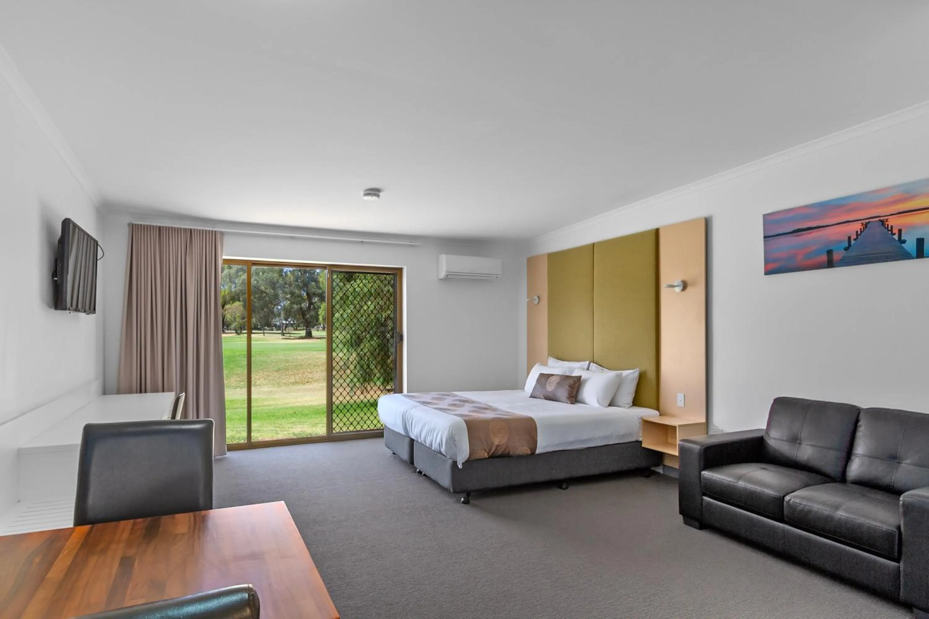 View (from property/room), Bed in Comfort Inn & Suites Riverland