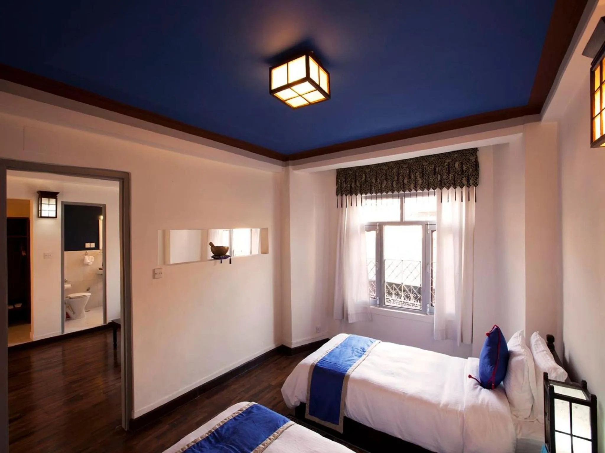 Photo of the whole room, Bed in Shambaling Boutique Hotel