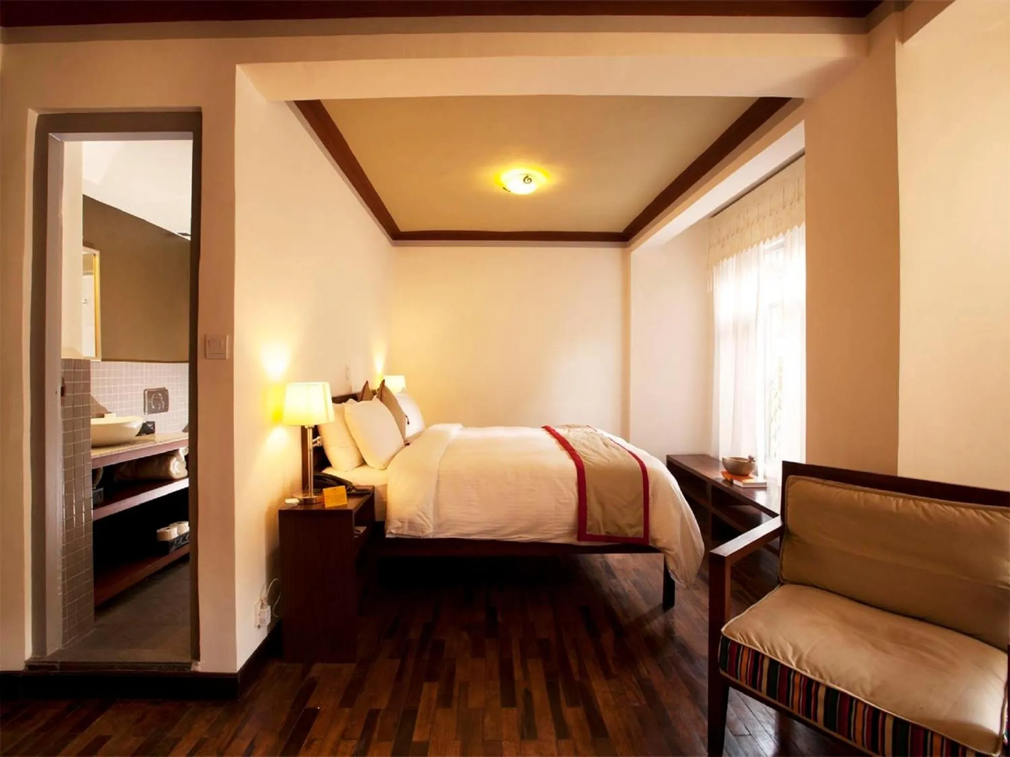 Photo of the whole room, Bed in Shambaling Boutique Hotel