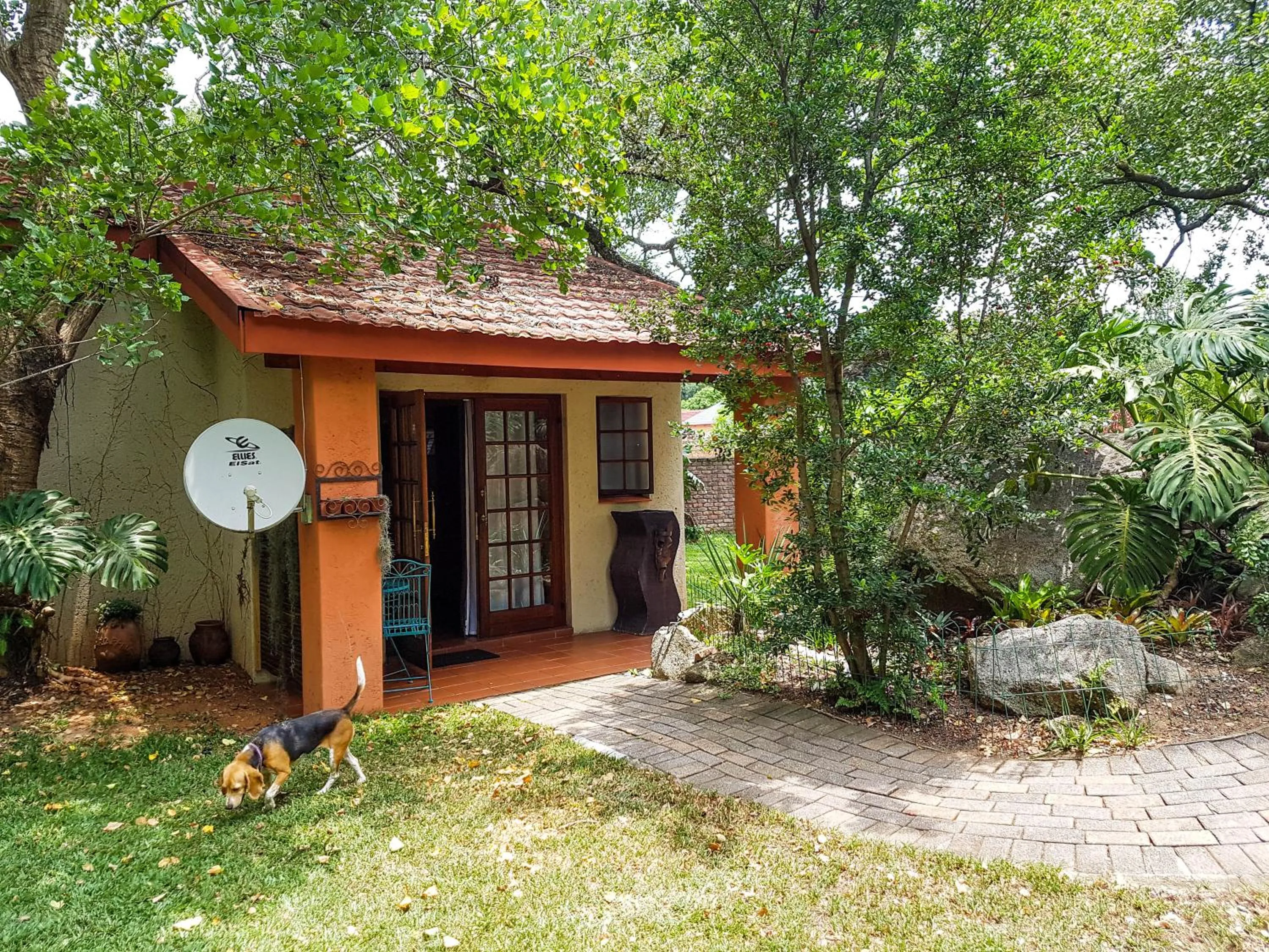 Property building in Raka Cottage