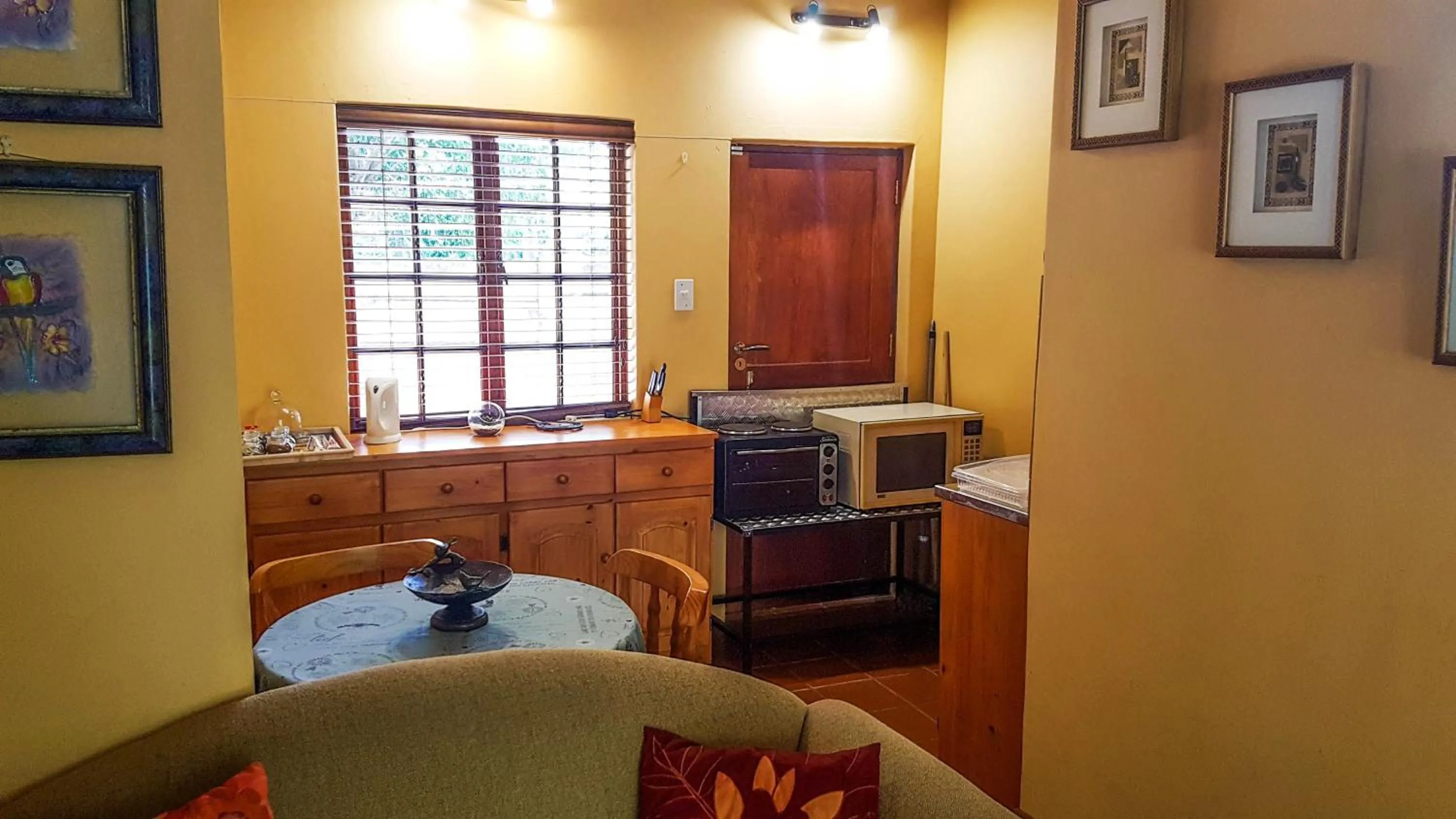 Kitchen or kitchenette in Raka Cottage