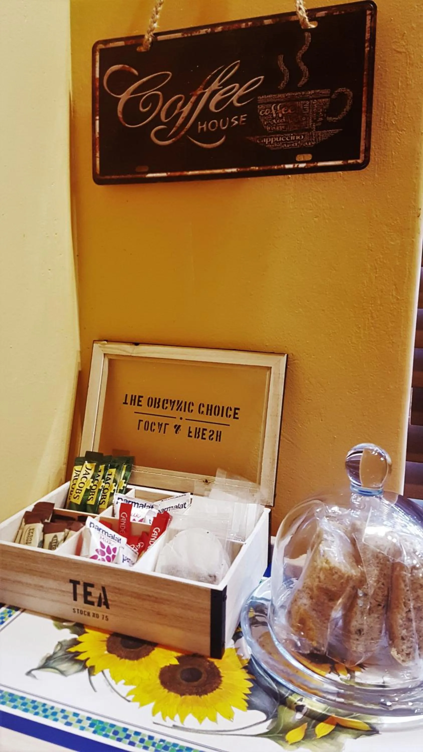 Coffee/tea facilities in Raka Cottage