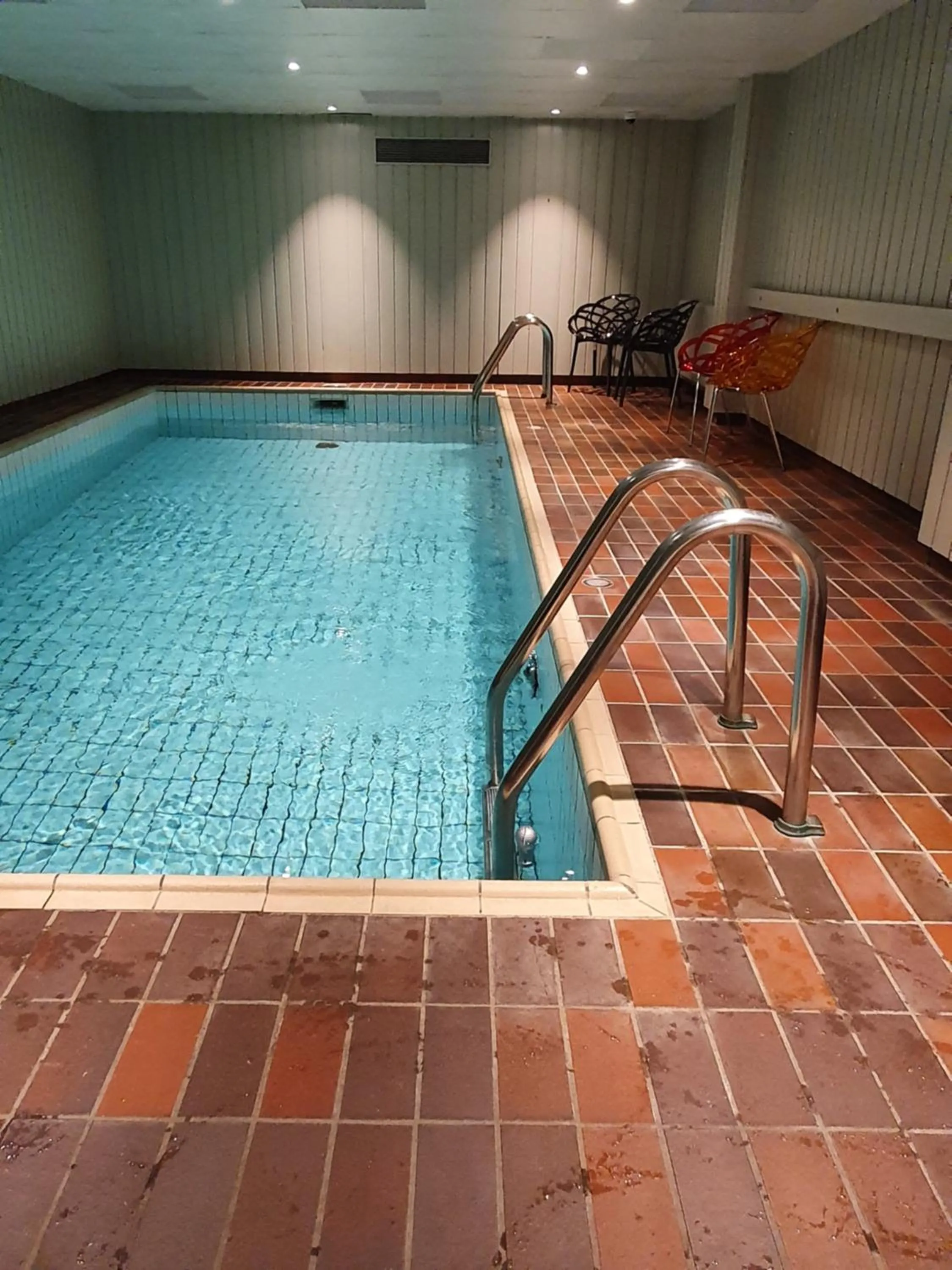Swimming pool in Karlskoga Hotell & Konferens