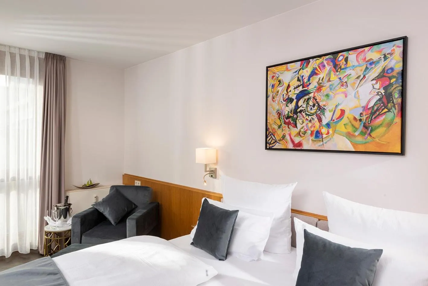 Seating area, Bed in Hotel Aquino Berlin