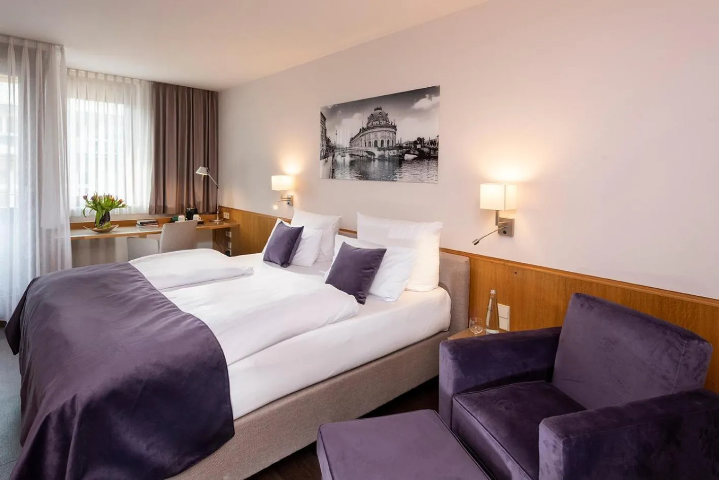 Photo of the whole room, Bed in Hotel Aquino Berlin