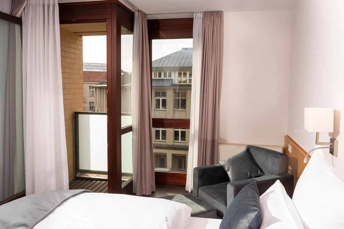 Balcony/Terrace, Bed in Hotel Aquino Berlin