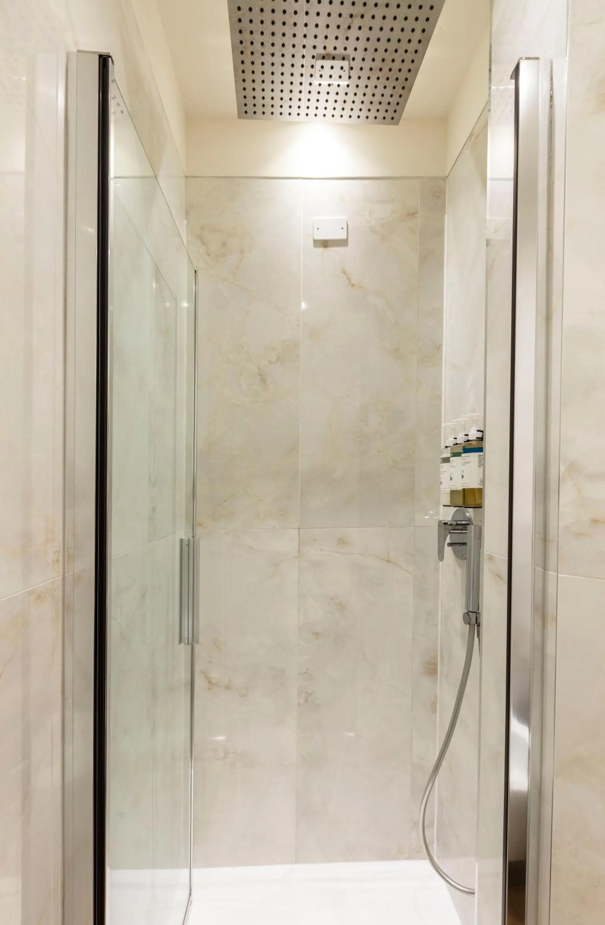 Shower in Numa Venice Palazzo Orseolo