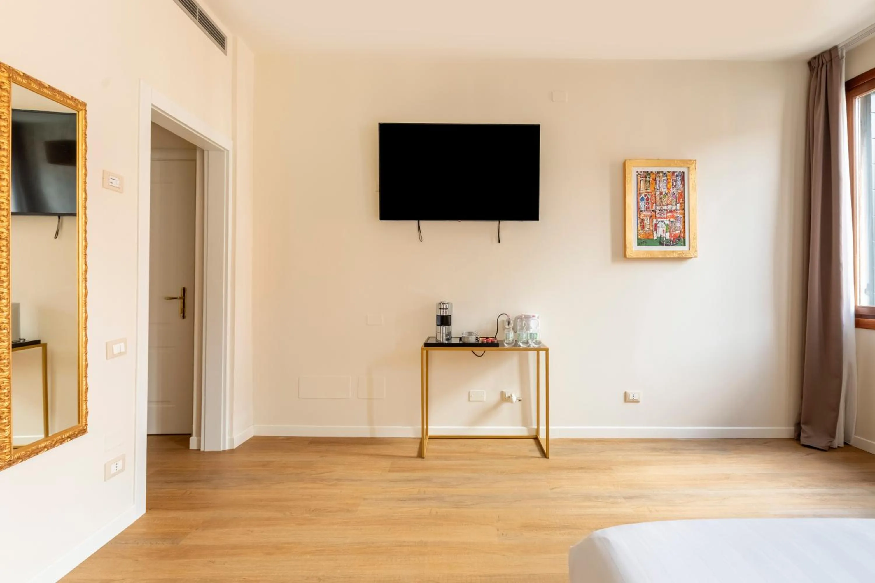 TV and multimedia, Bed in Numa Venice Palazzo Orseolo