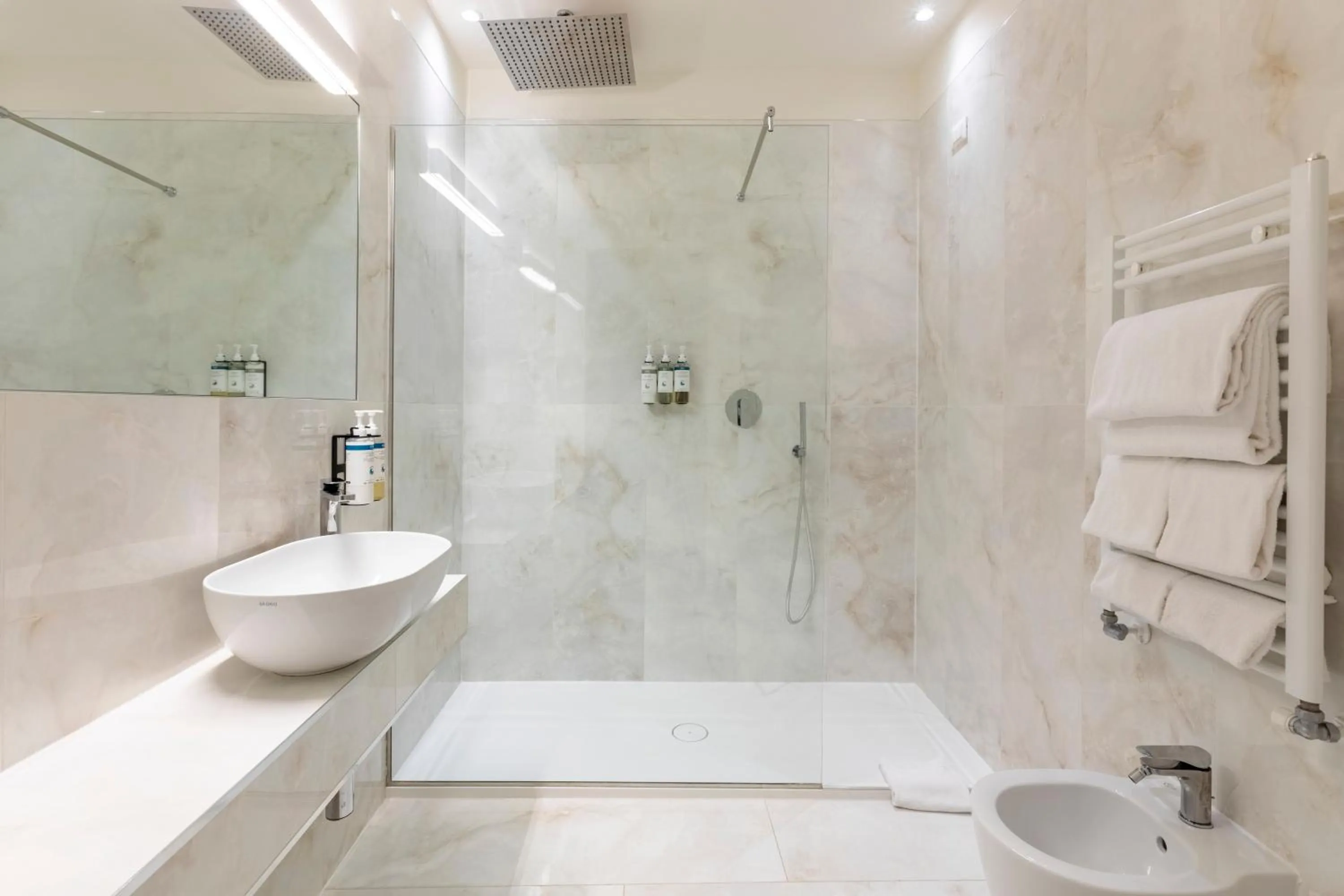 Shower in Numa Venice Palazzo Orseolo