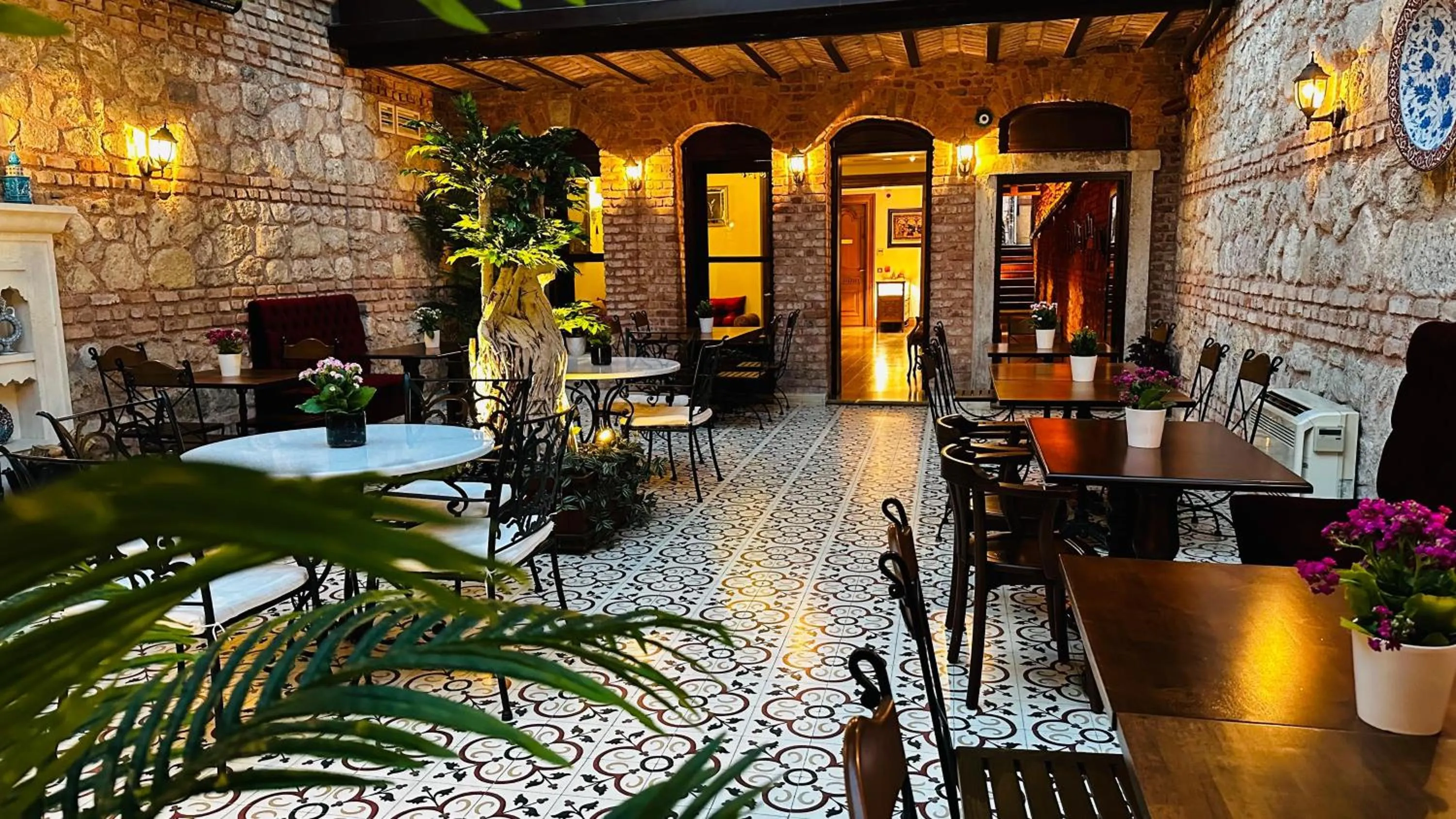 Restaurant/places to eat in Celine Hotel - Ottoman Mansion