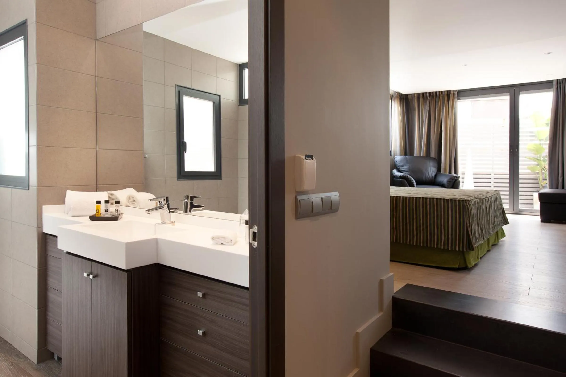 Bathroom, Bed in Dalia Ramblas