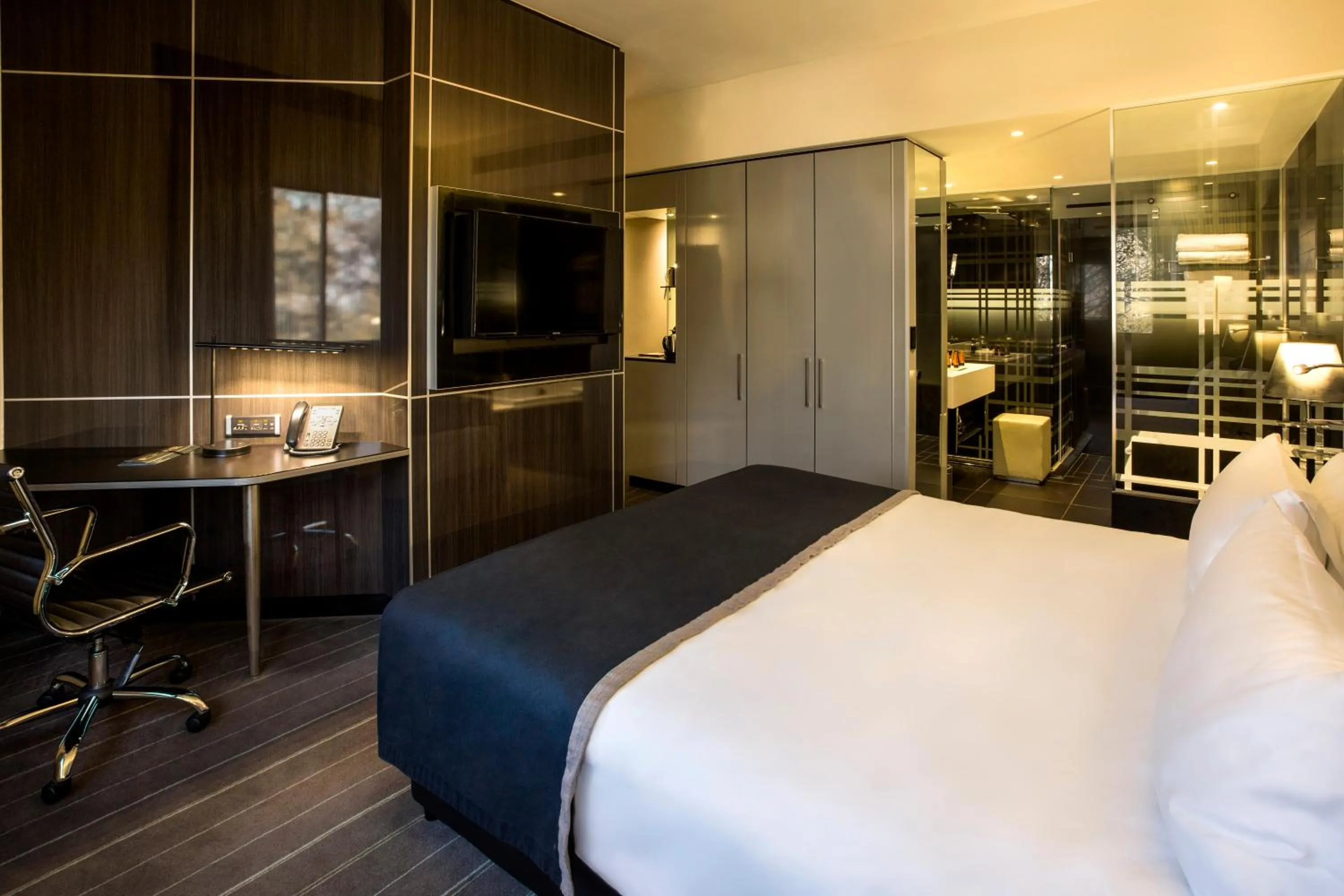 Bedroom, Bed in The Maslow Hotel, Sandton