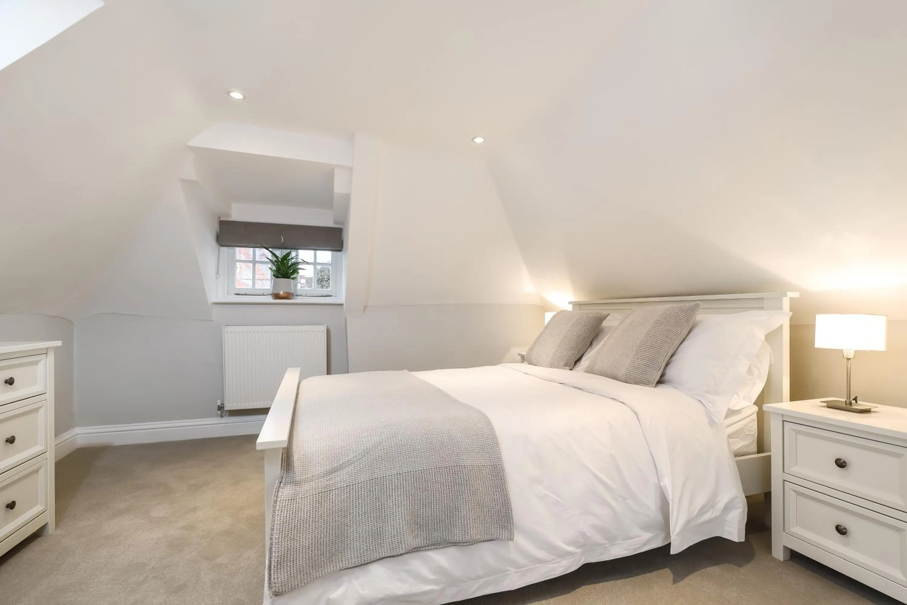 Bedroom, Bed in Gorgeous Apartment in the centre of Winchester