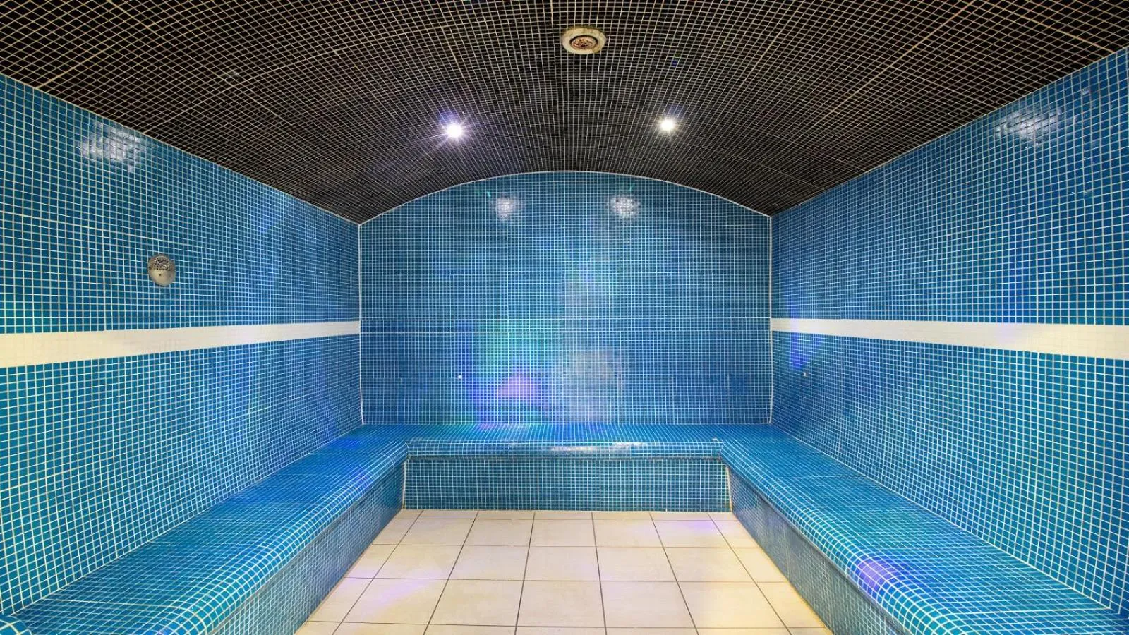 Swimming pool in Brandon Hotel Conference & Leisure Centre