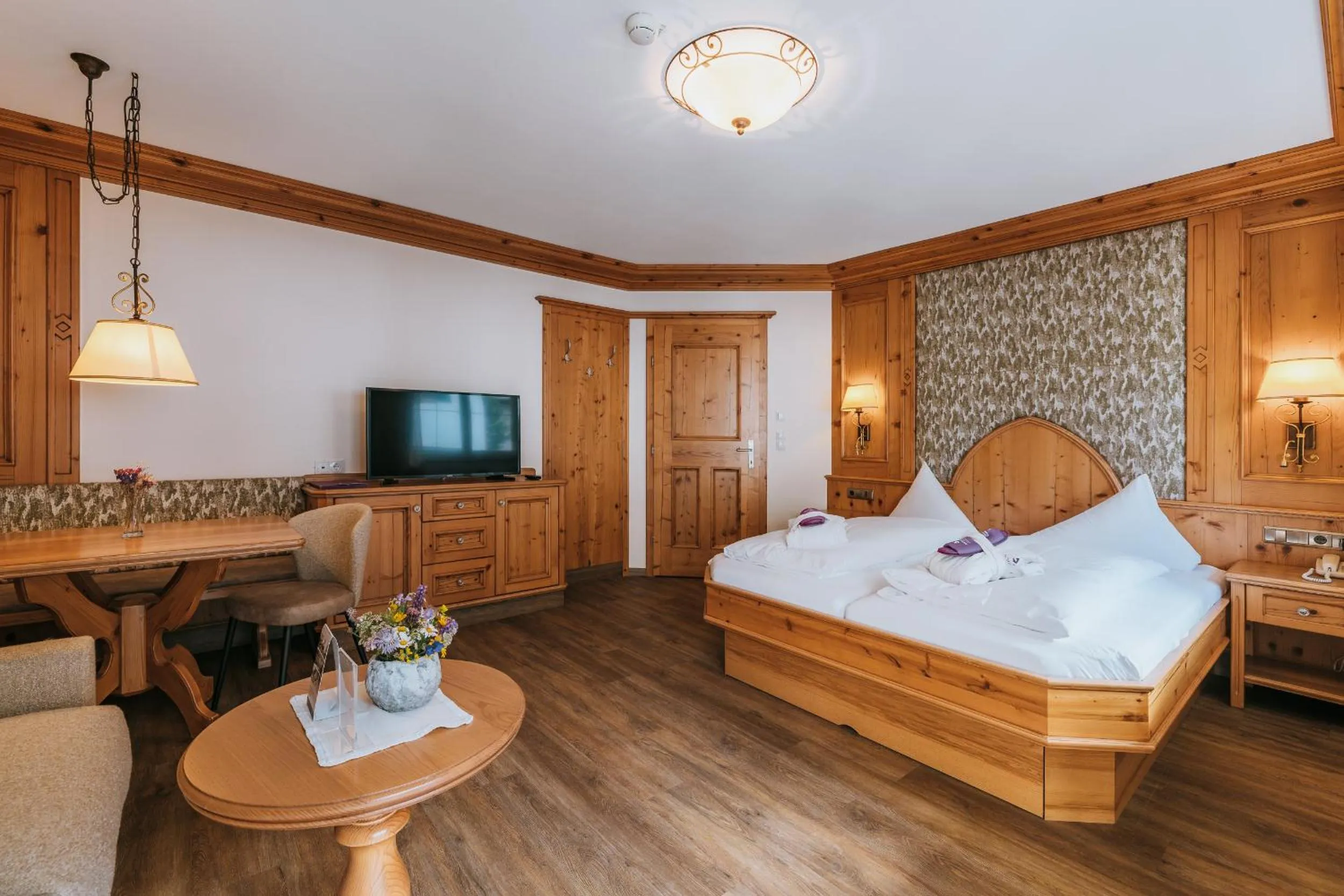 Photo of the whole room, Bed in Anthony´s Alpin Hotel Garni