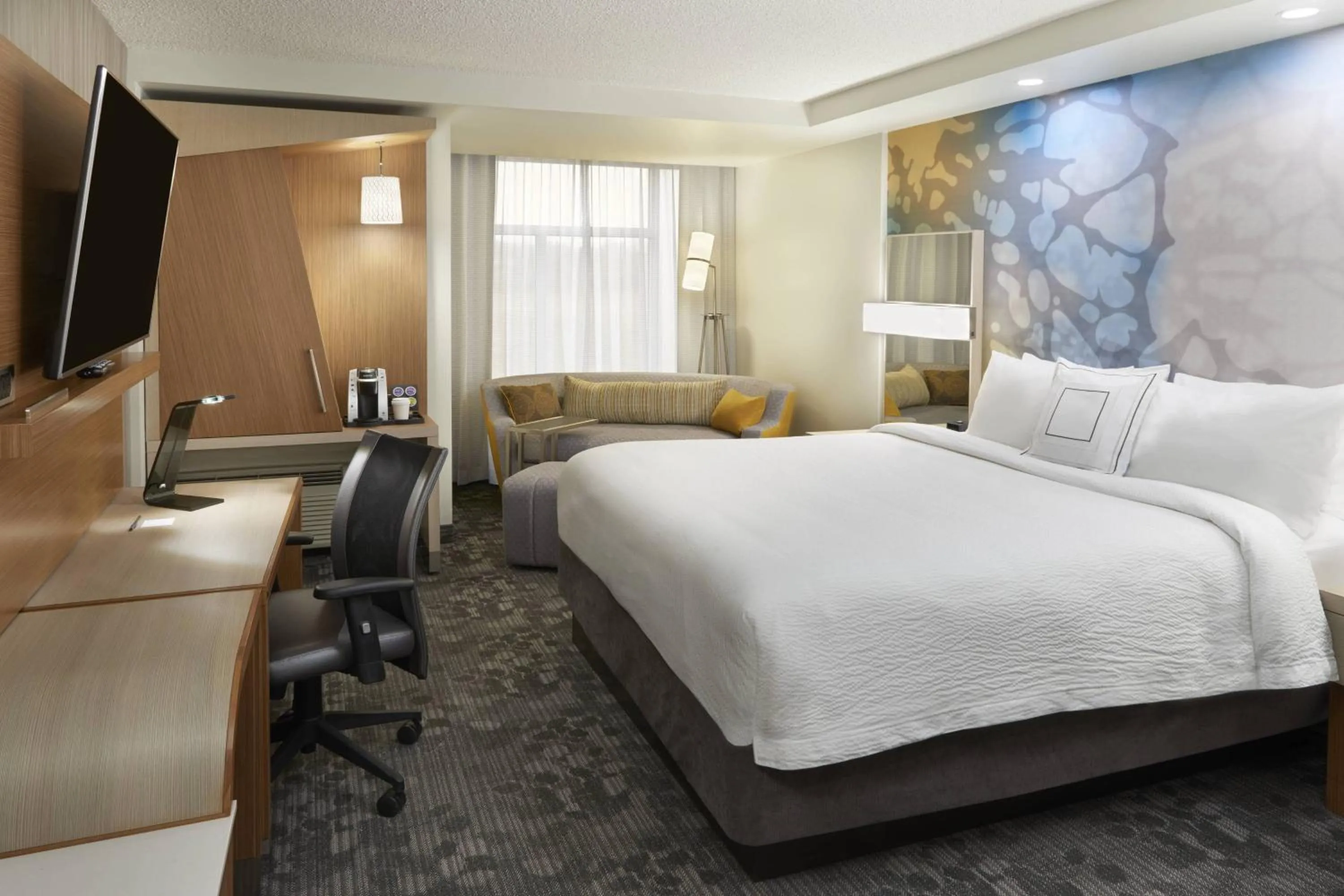 Photo of the whole room, Bed in Courtyard by Marriott Oshawa