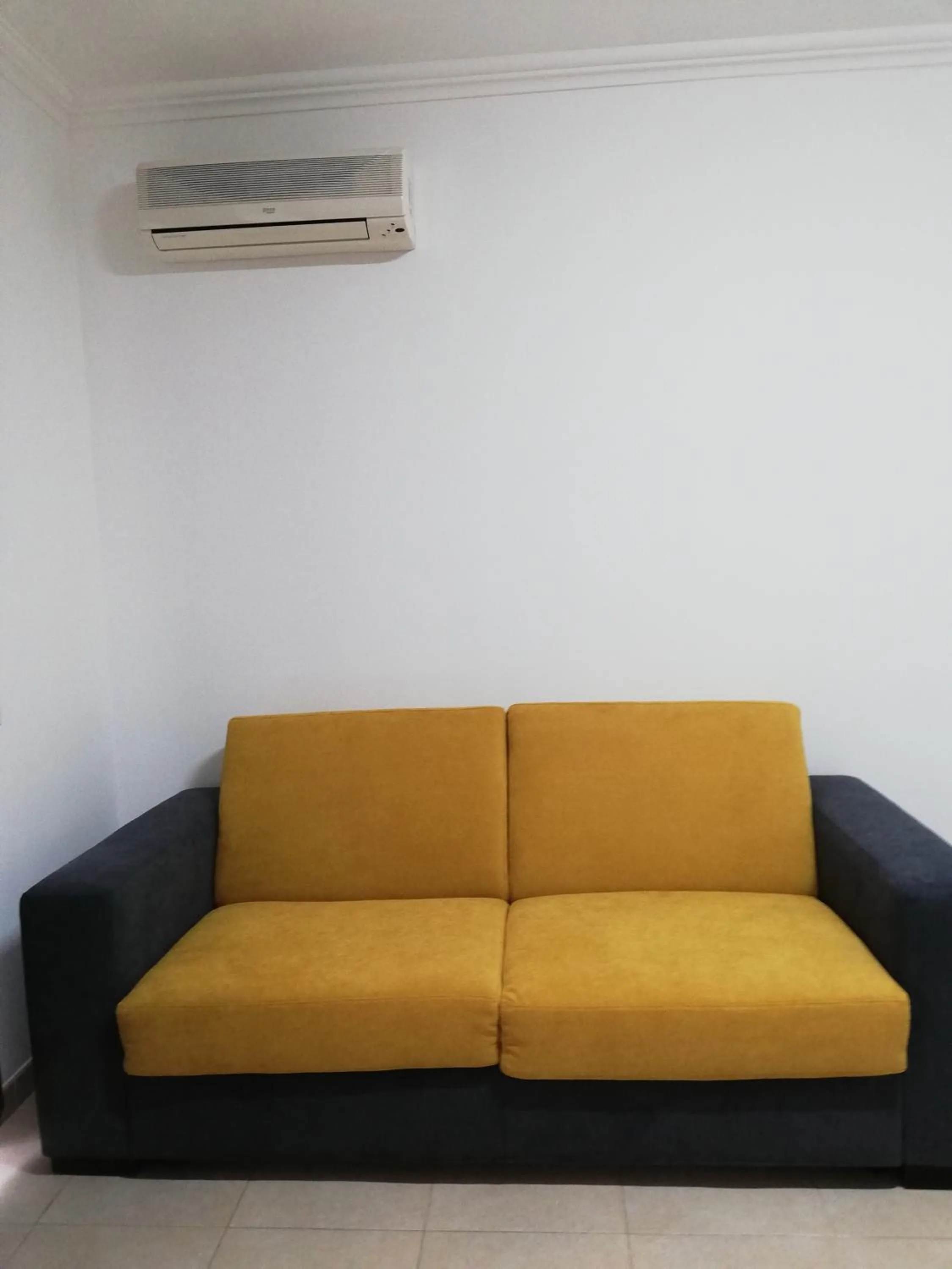 Living room in Flamingo Apartment