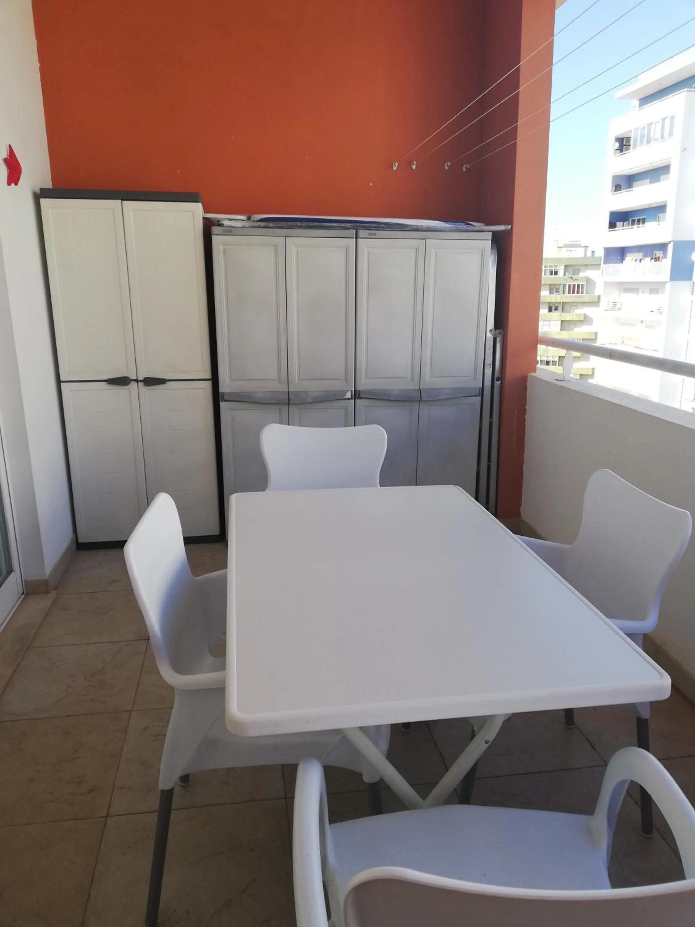 Dining area in Flamingo Apartment