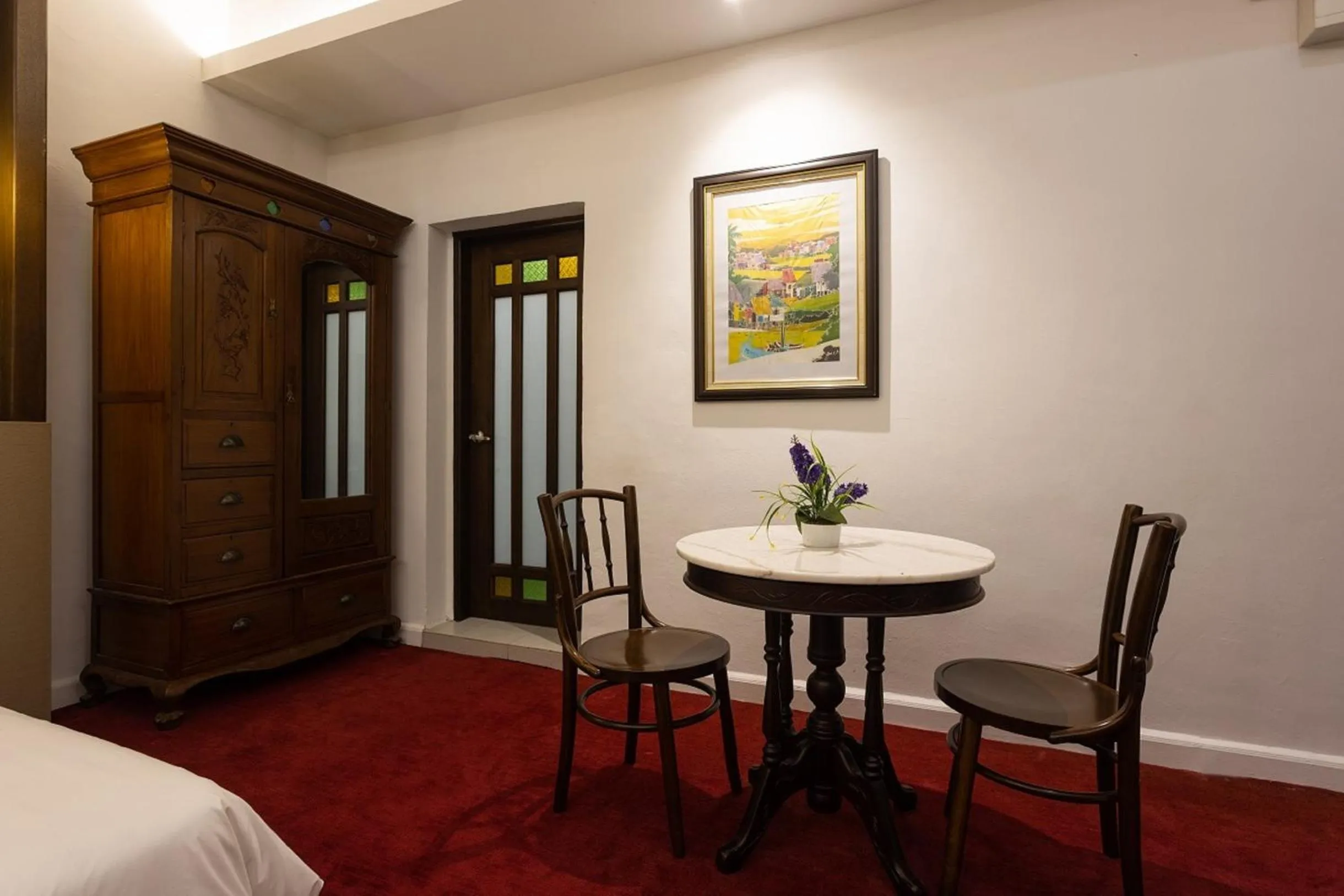 Seating area, Bed in Hotel Puri Melaka