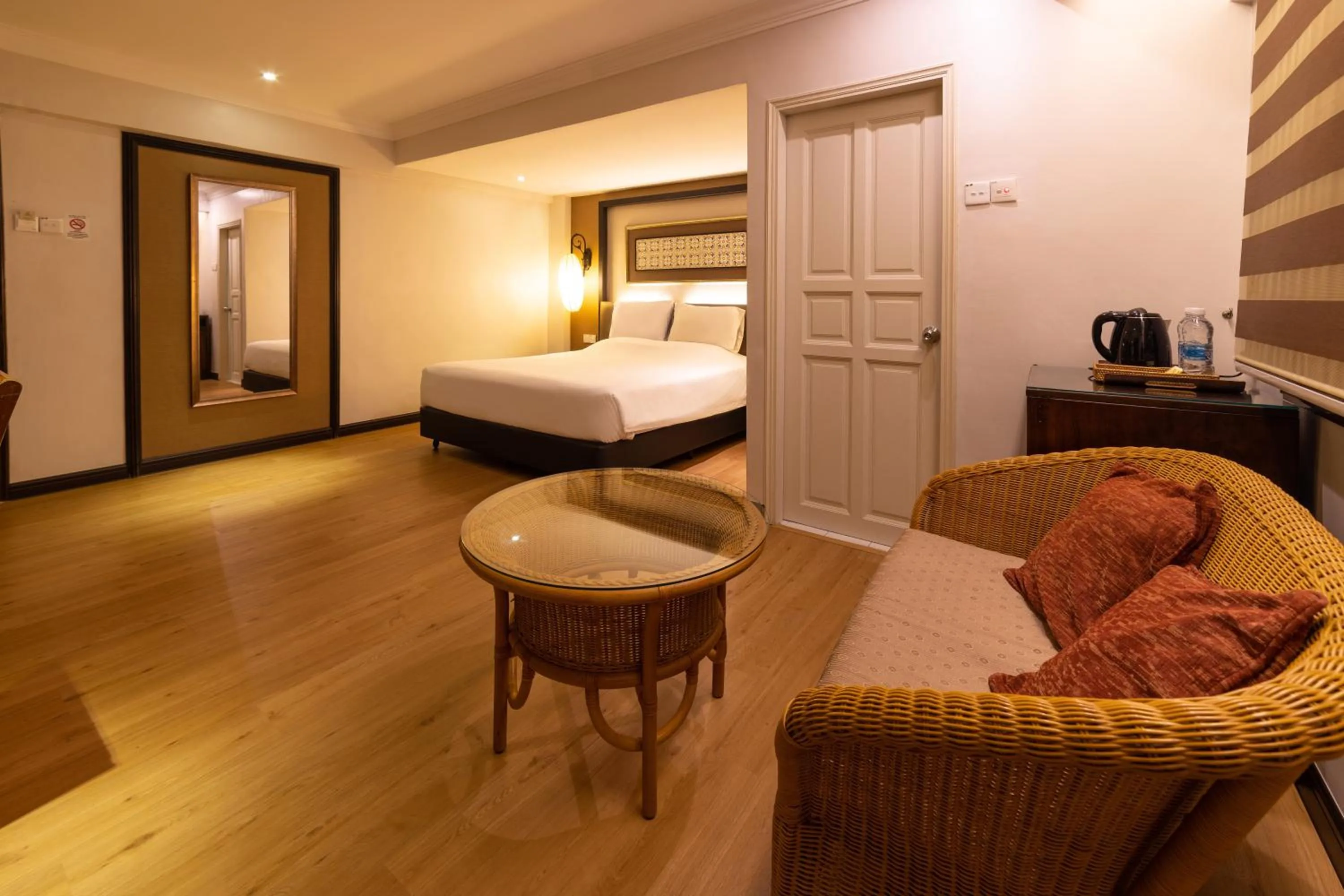 Seating area, Bed in Hotel Puri Melaka