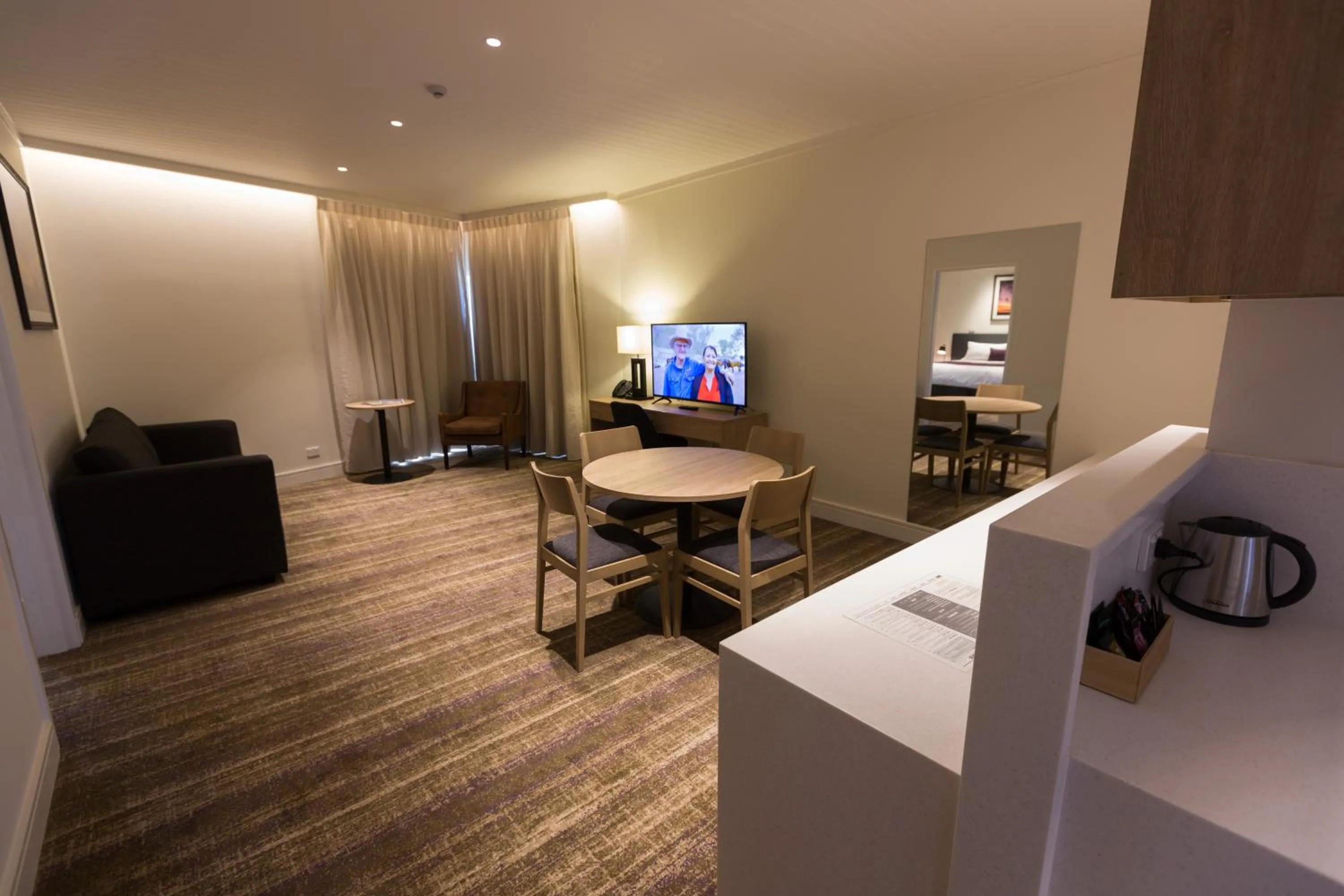 TV and multimedia in Porter's Plainland Hotel