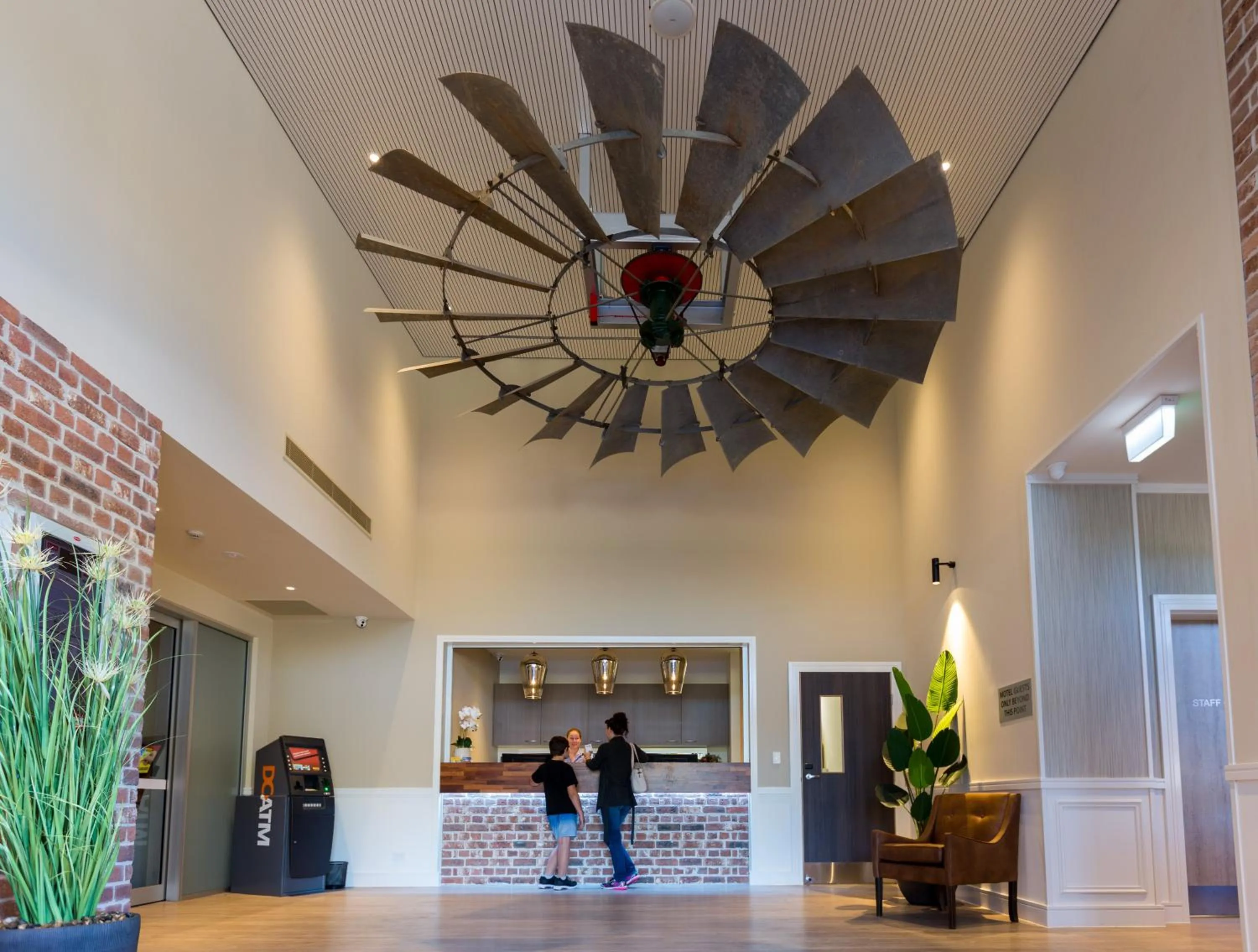 Facade/entrance in Porter's Plainland Hotel