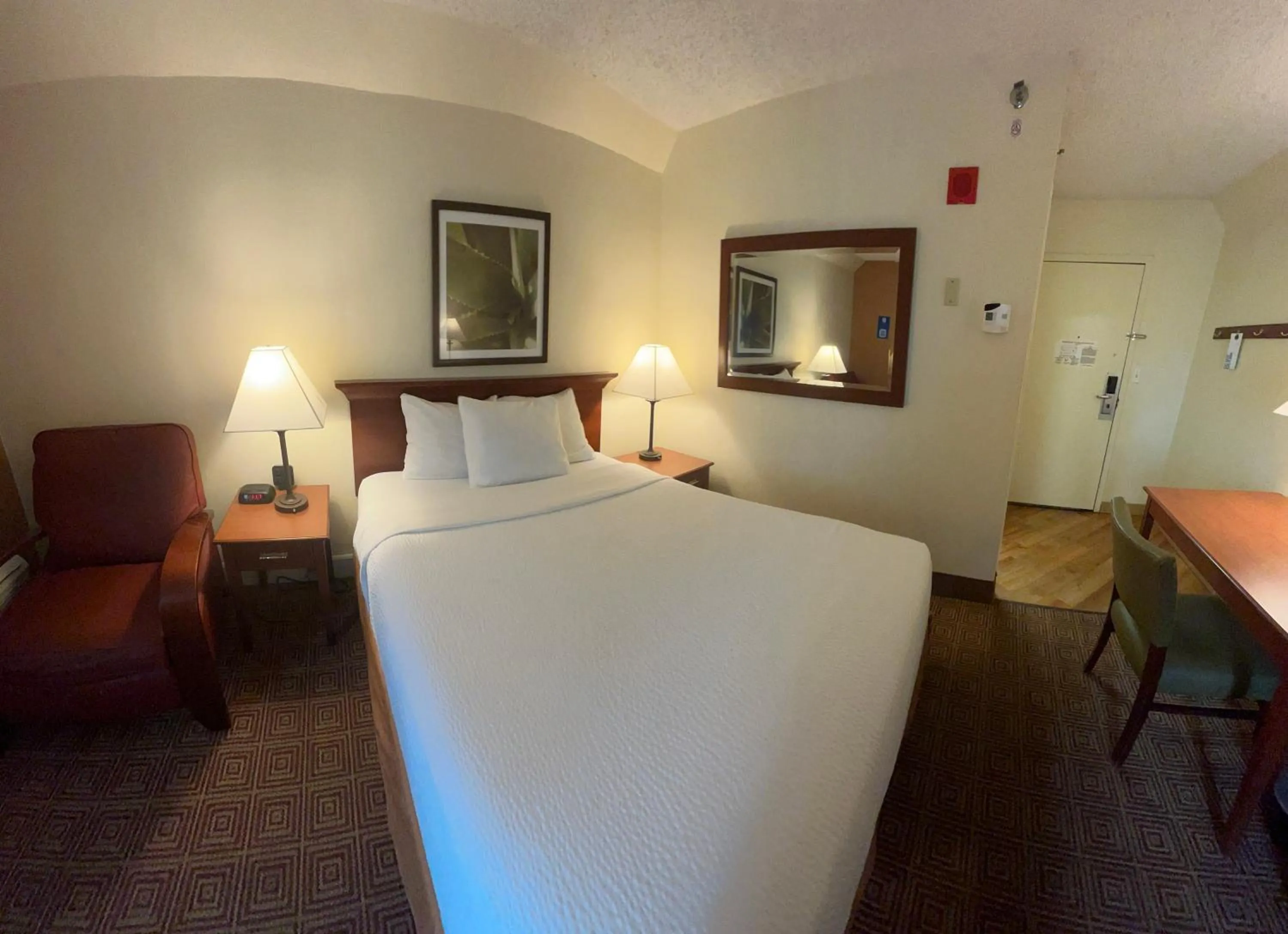 Bed in La Quinta by Wyndham Stamford / New York City